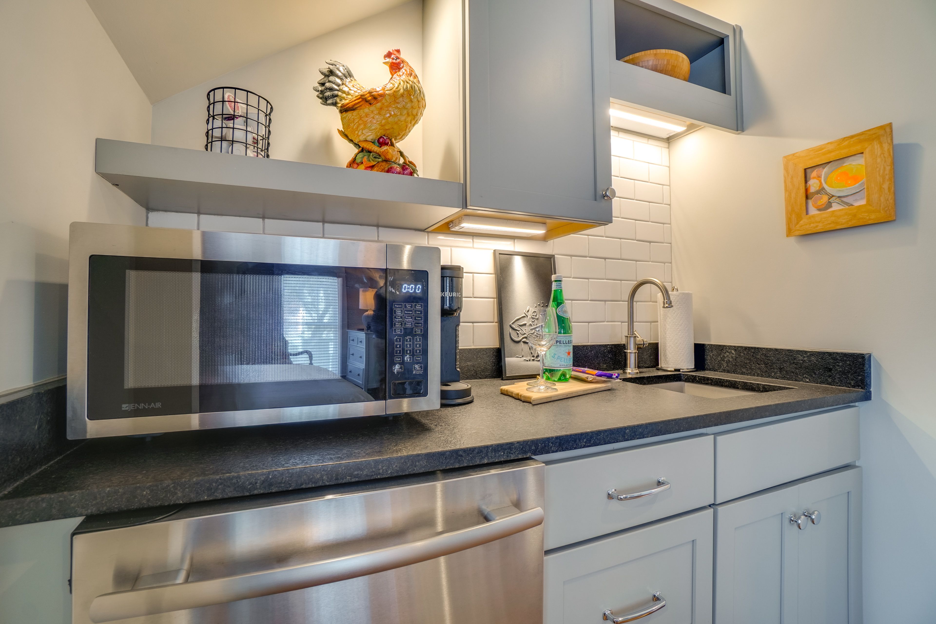 Kitchenette | Drip & Single-Serve Coffee Makers