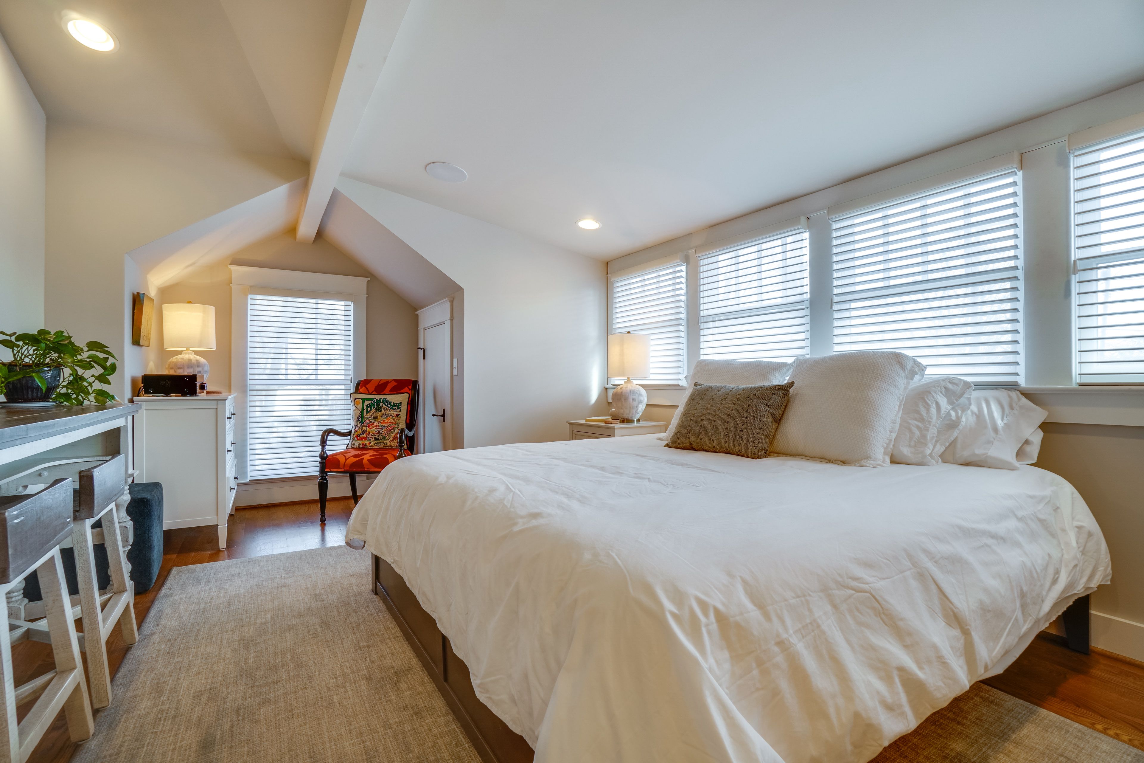 Studio Interior | King Bed