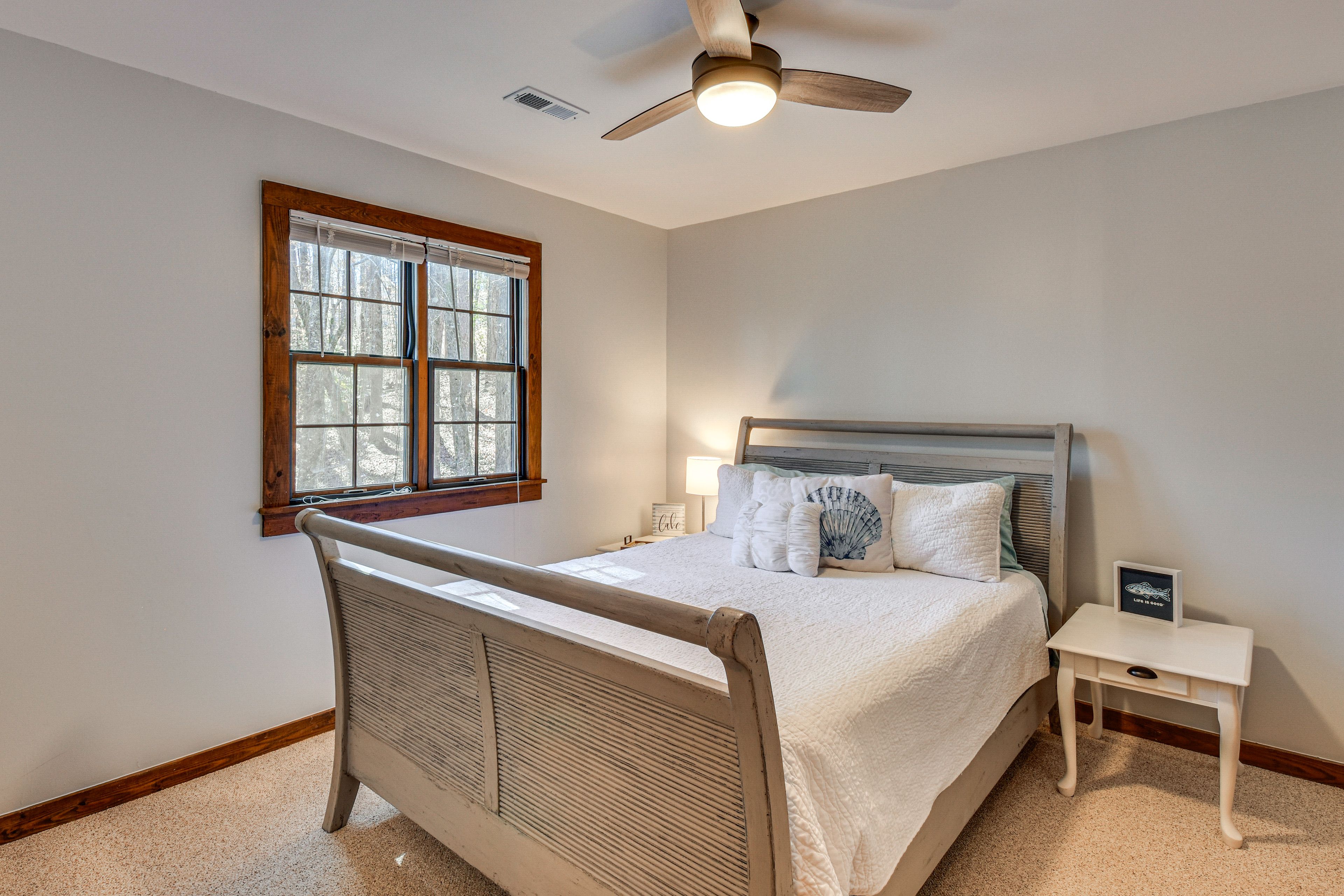 Bedroom 2 | Queen Bed