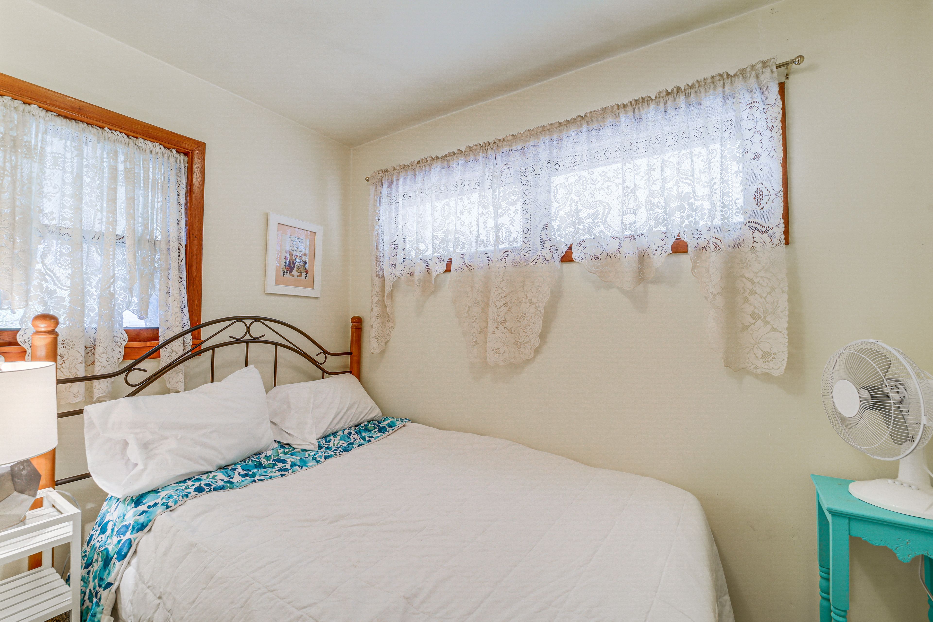 Bedroom 1 | Queen Bed