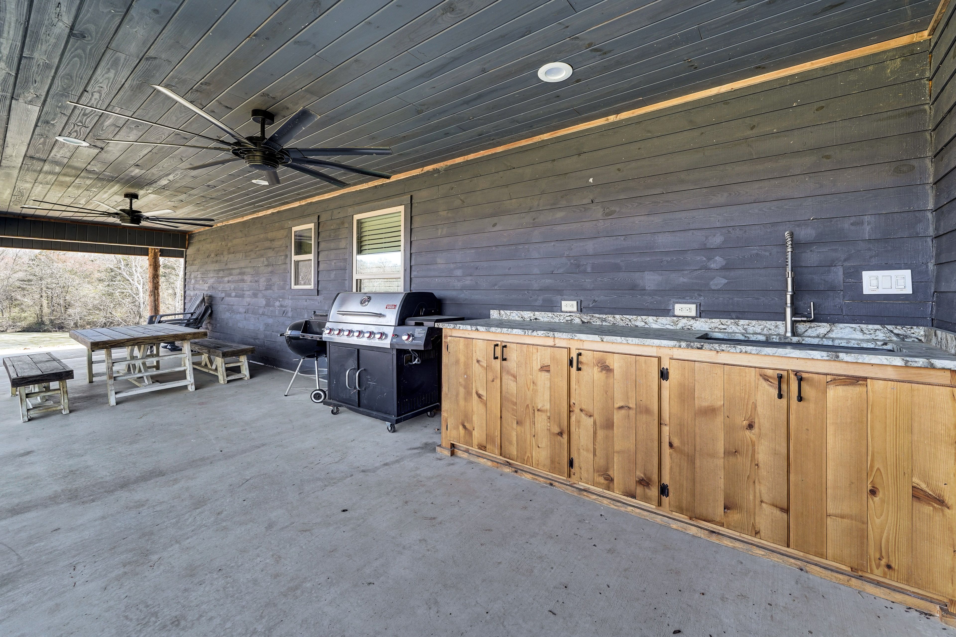 Covered Patio | Gas & Charcoal Grills | Outdoor Dining & Seating | River Views