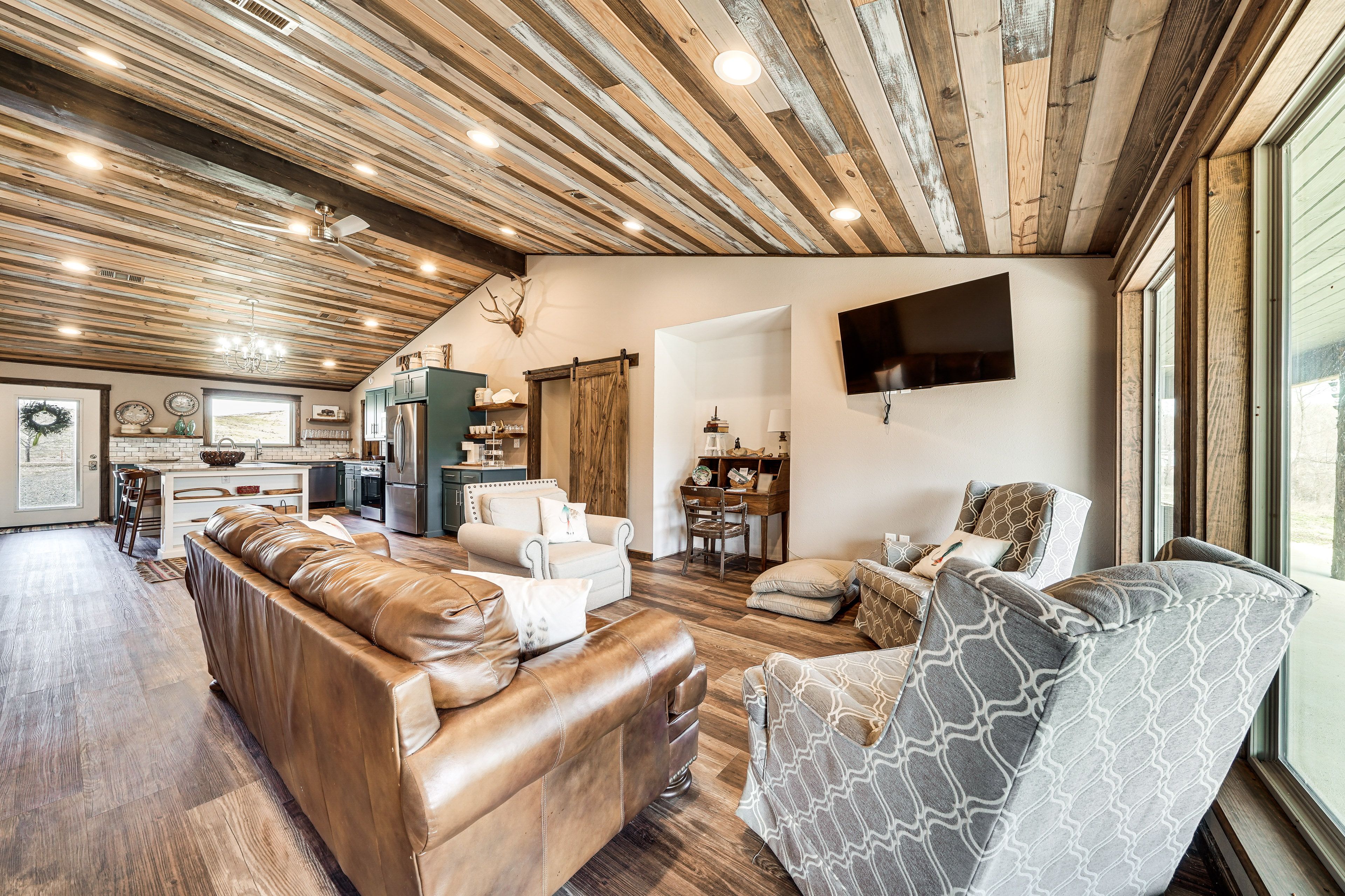 Living Room | Open Interior | Desk | Central Heating & A/C