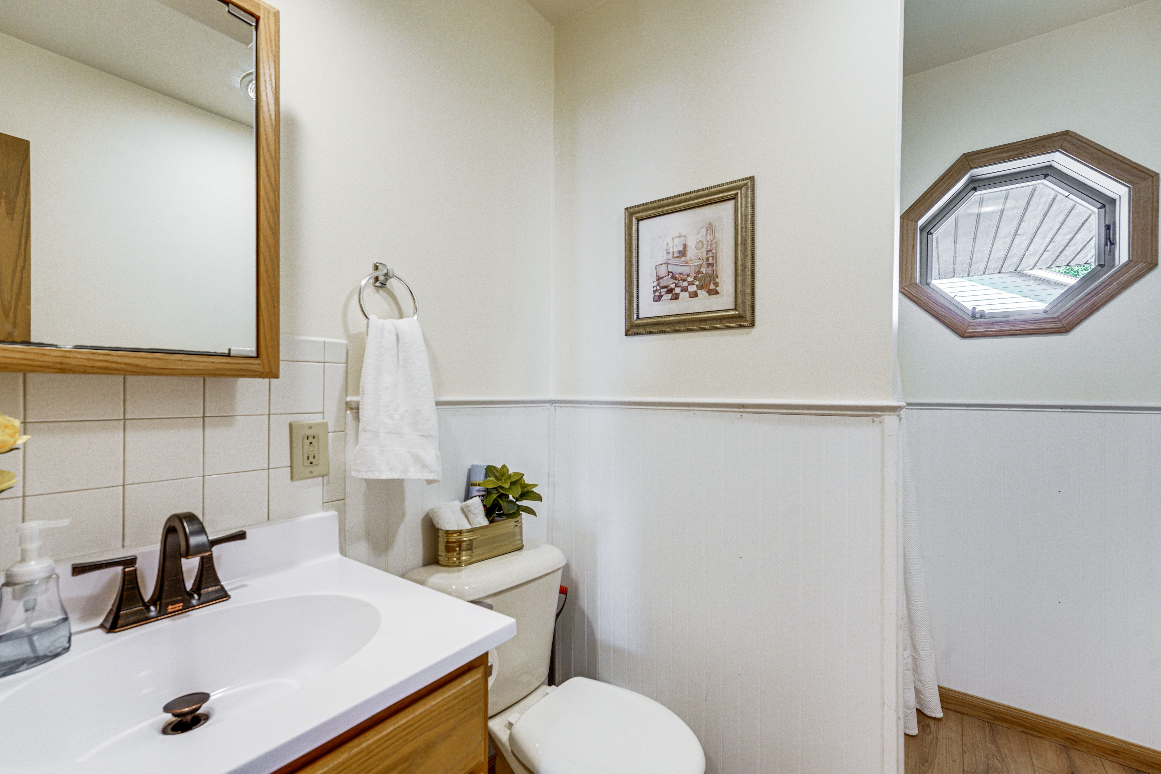 Full Bathroom | 1st Floor