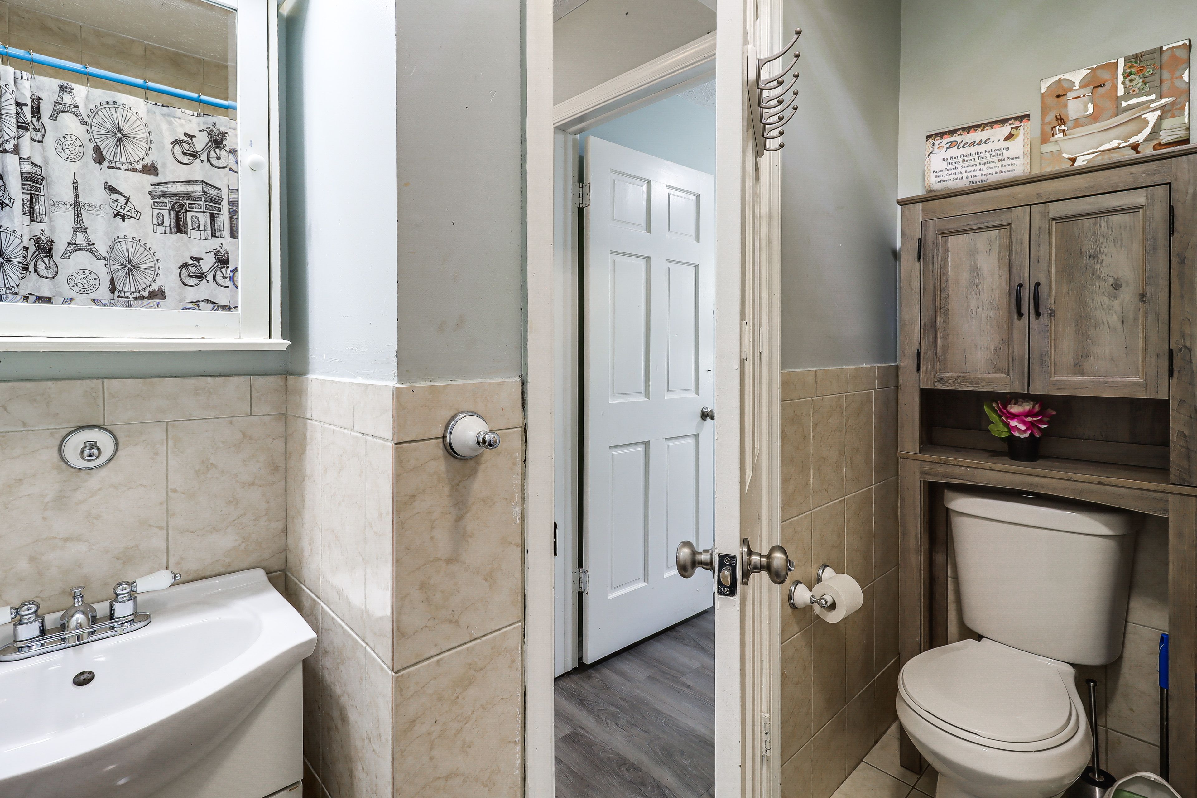 Bathroom | 2nd Floor