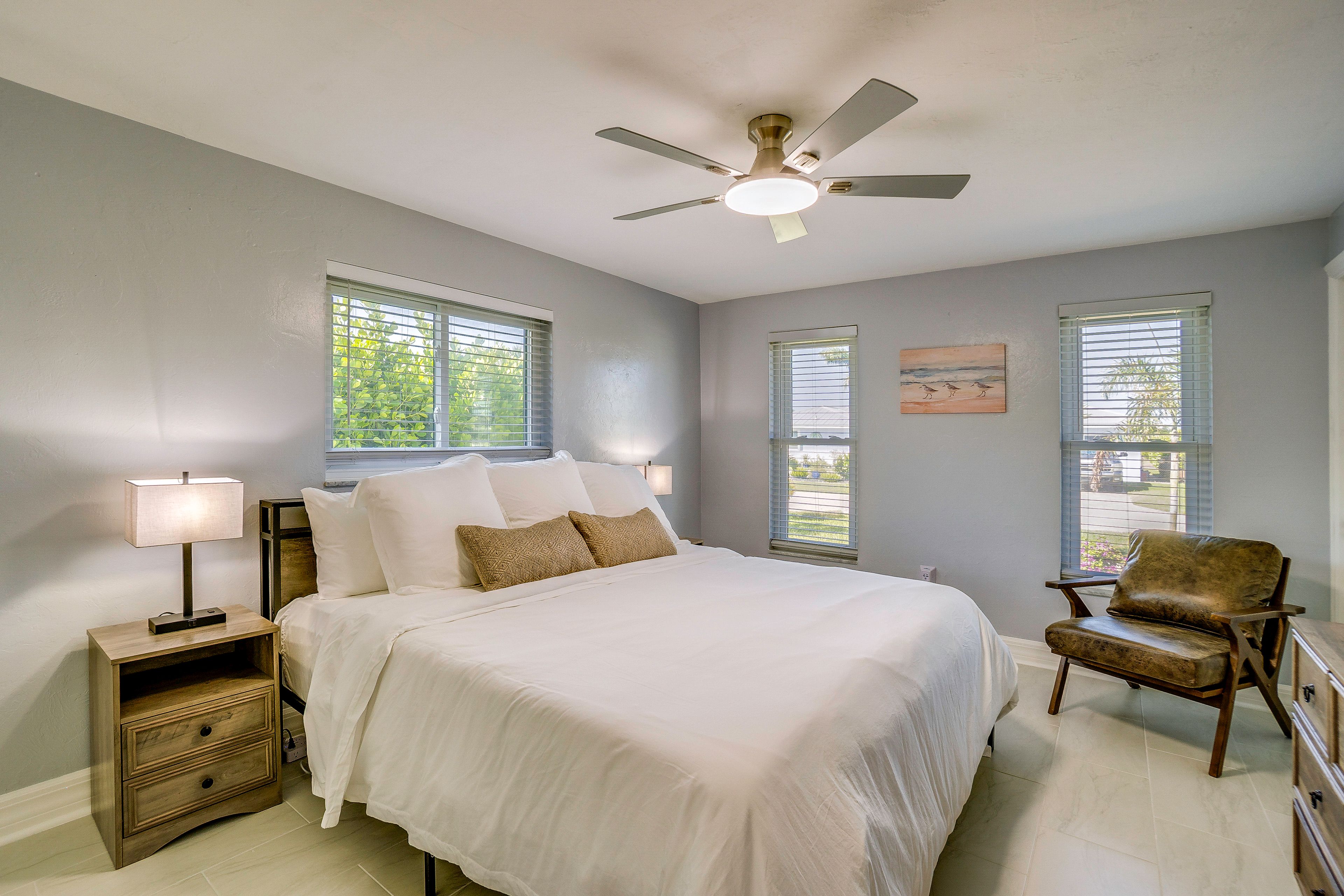Bedroom 1 | King Bed