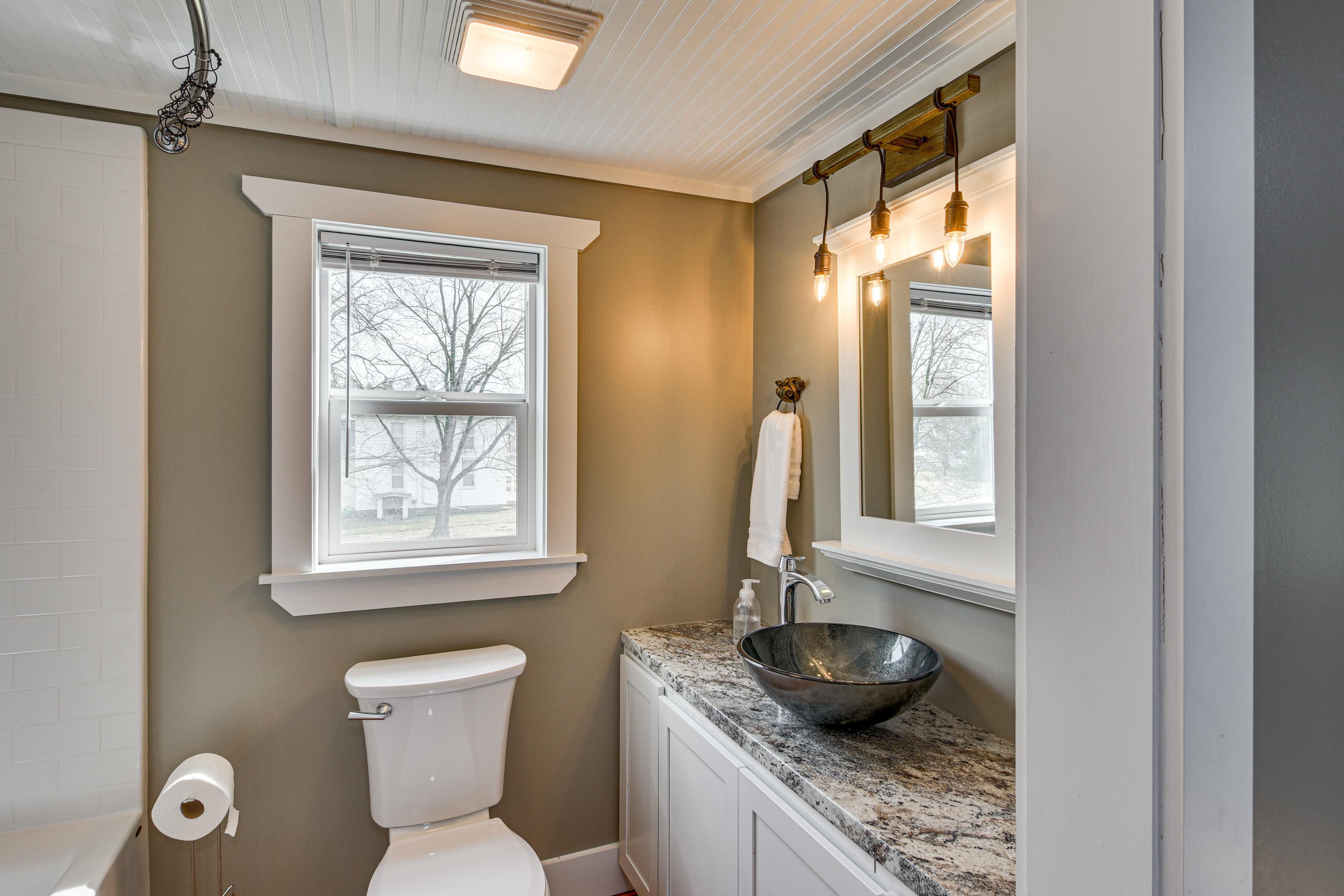 Full Bathroom | 2nd Floor