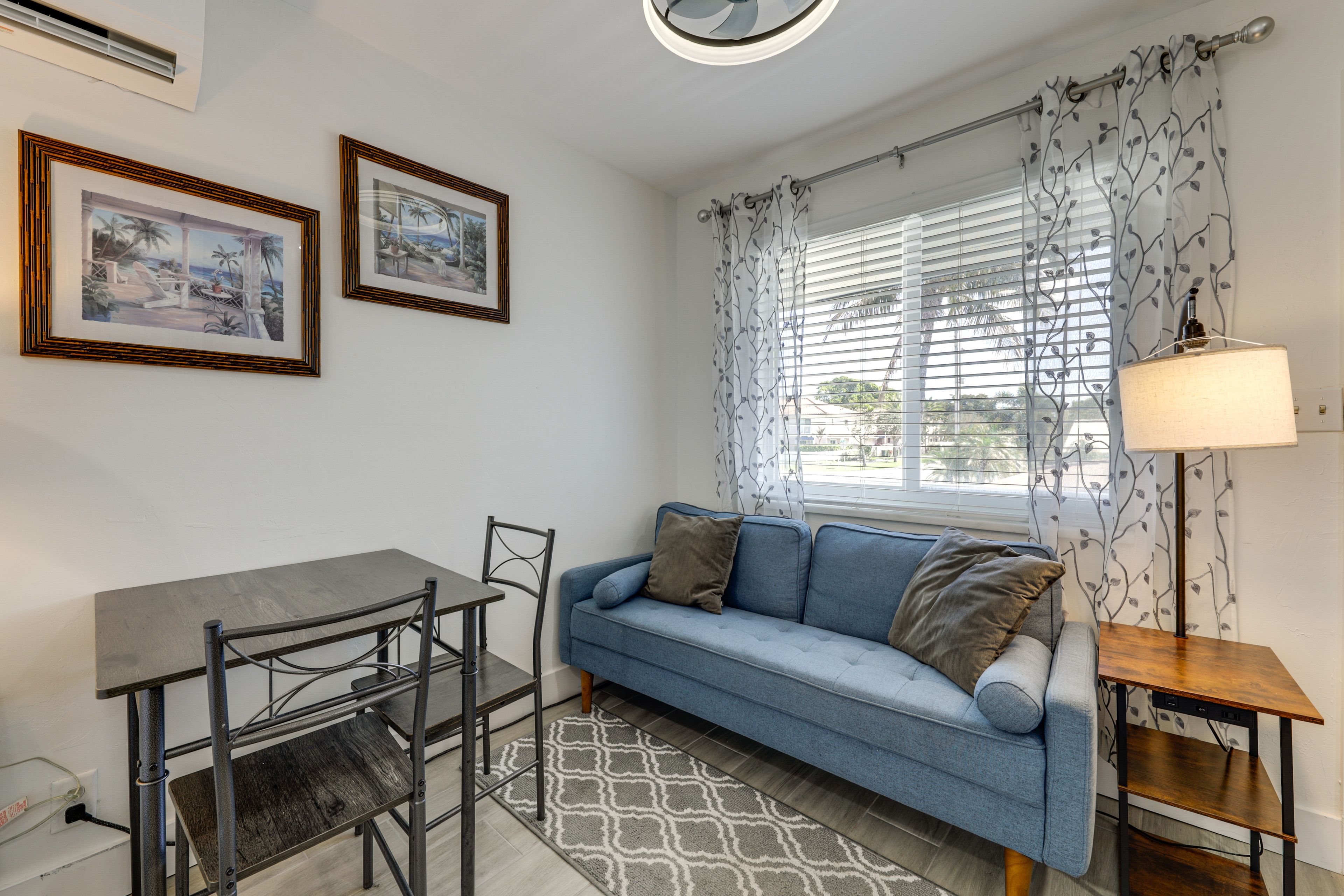 Living Area | Dining Table