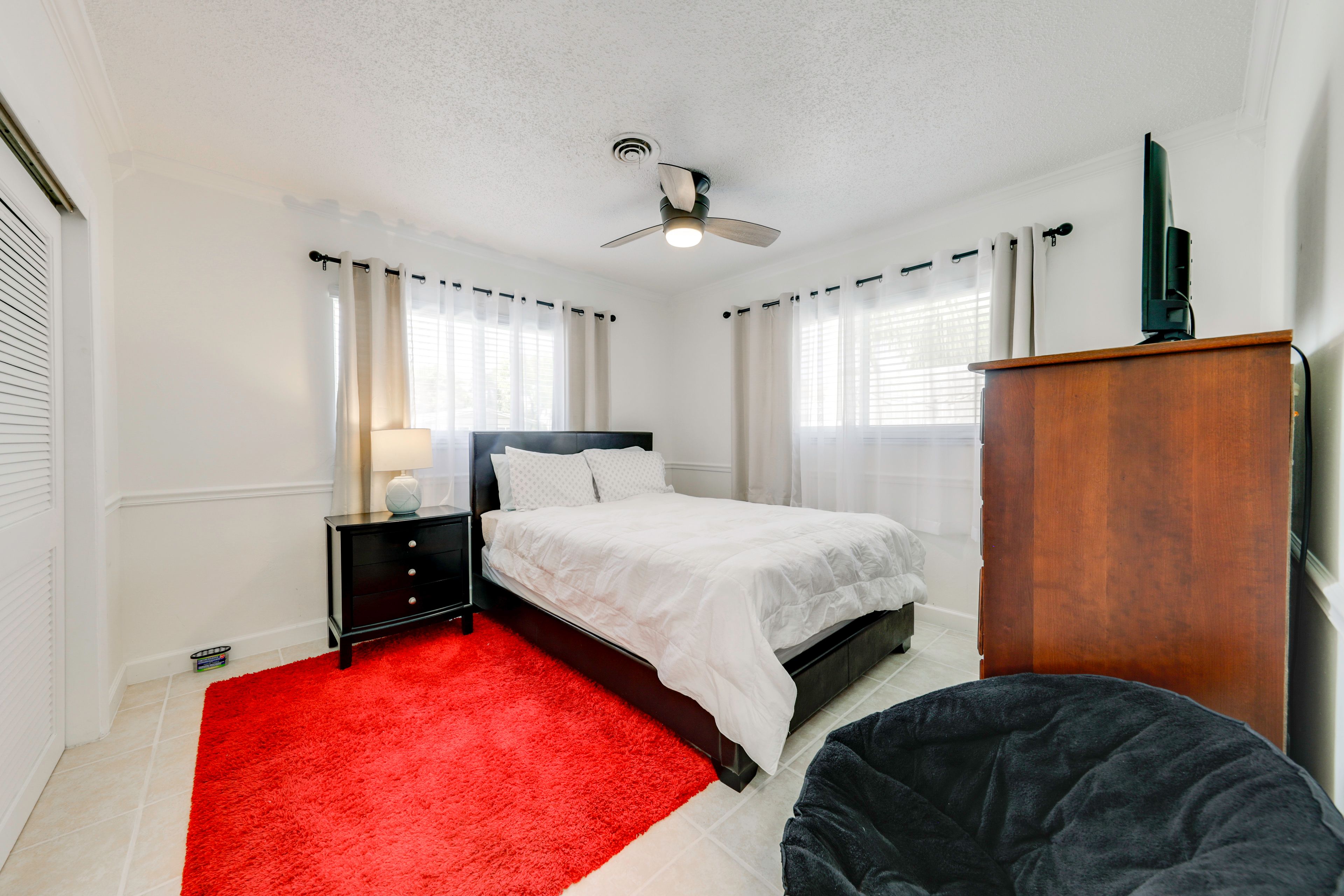 Bedroom | Queen Bed