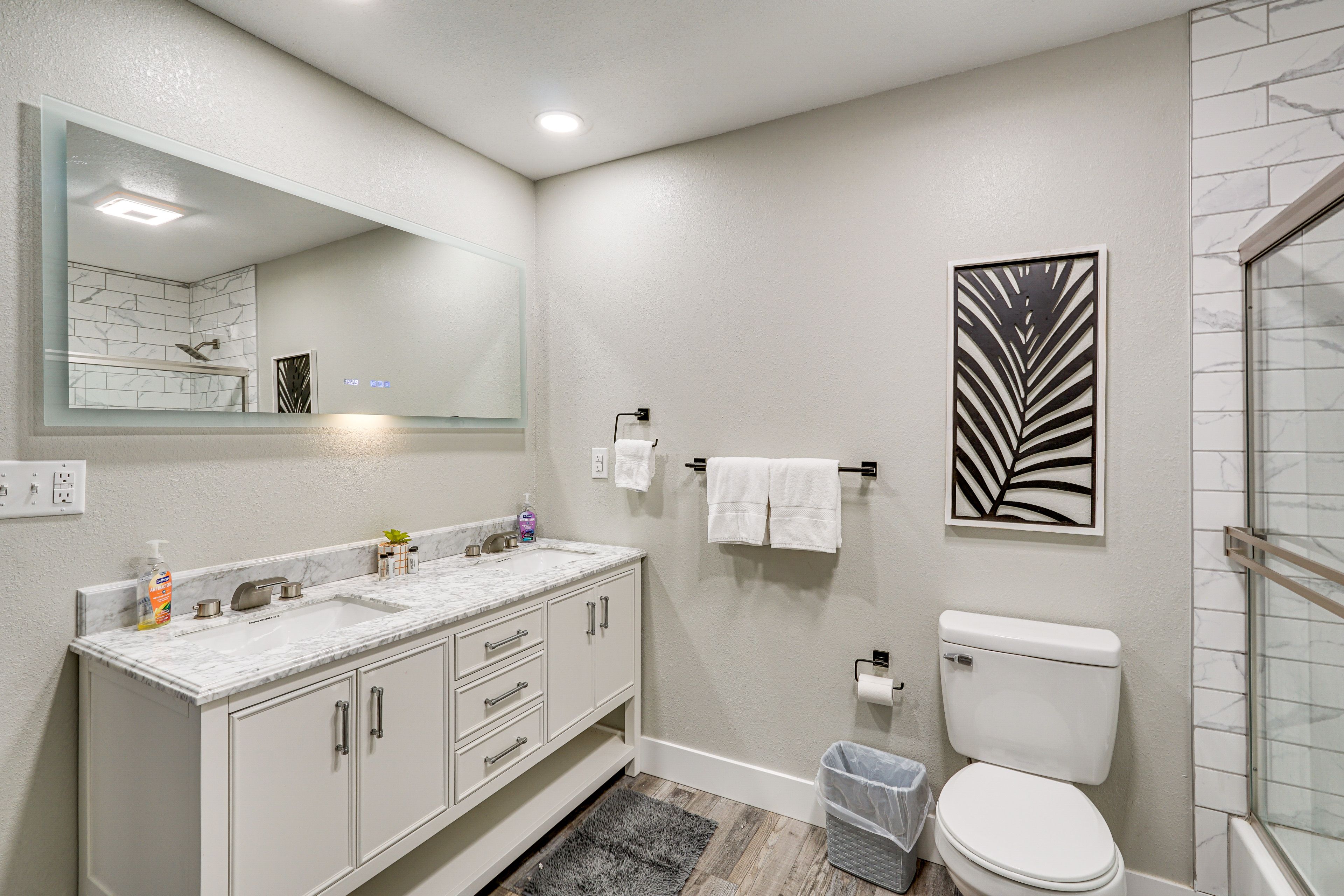 Full Bathroom | Upper Level