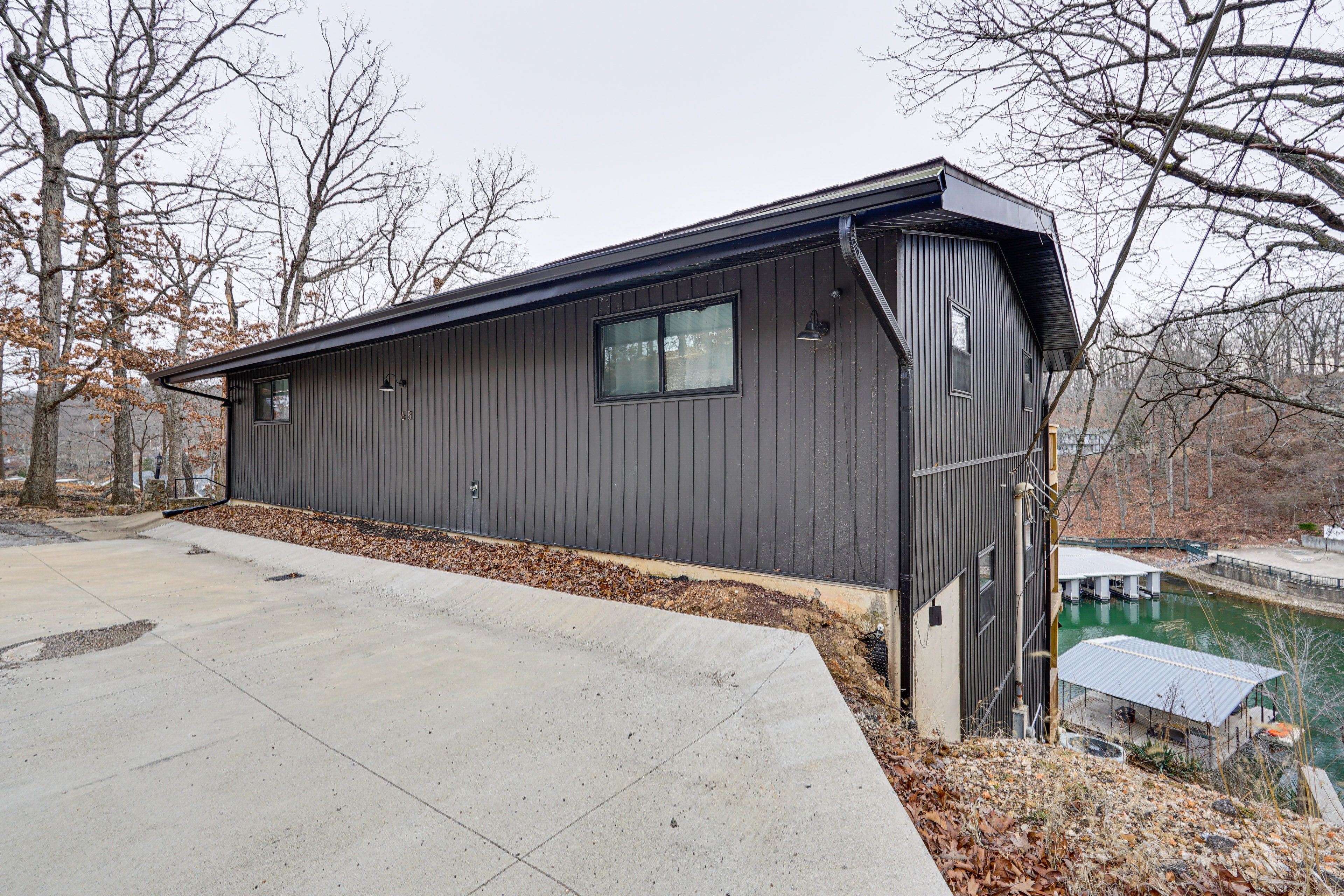 Parking | Driveway (6 Vehicles) | RV & Trailer Parking Allowed | Street Parking