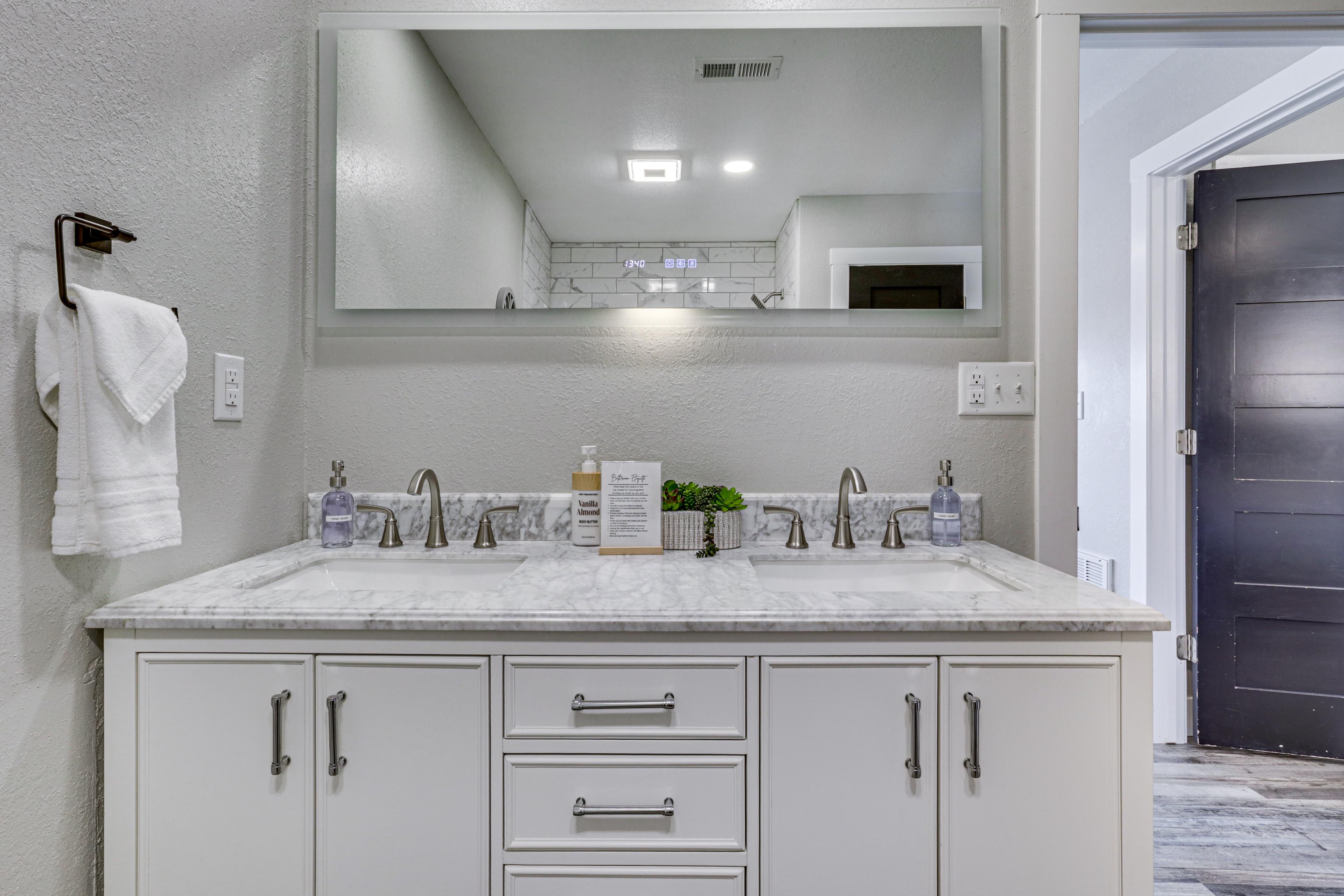 Full Bathroom | Upper Level