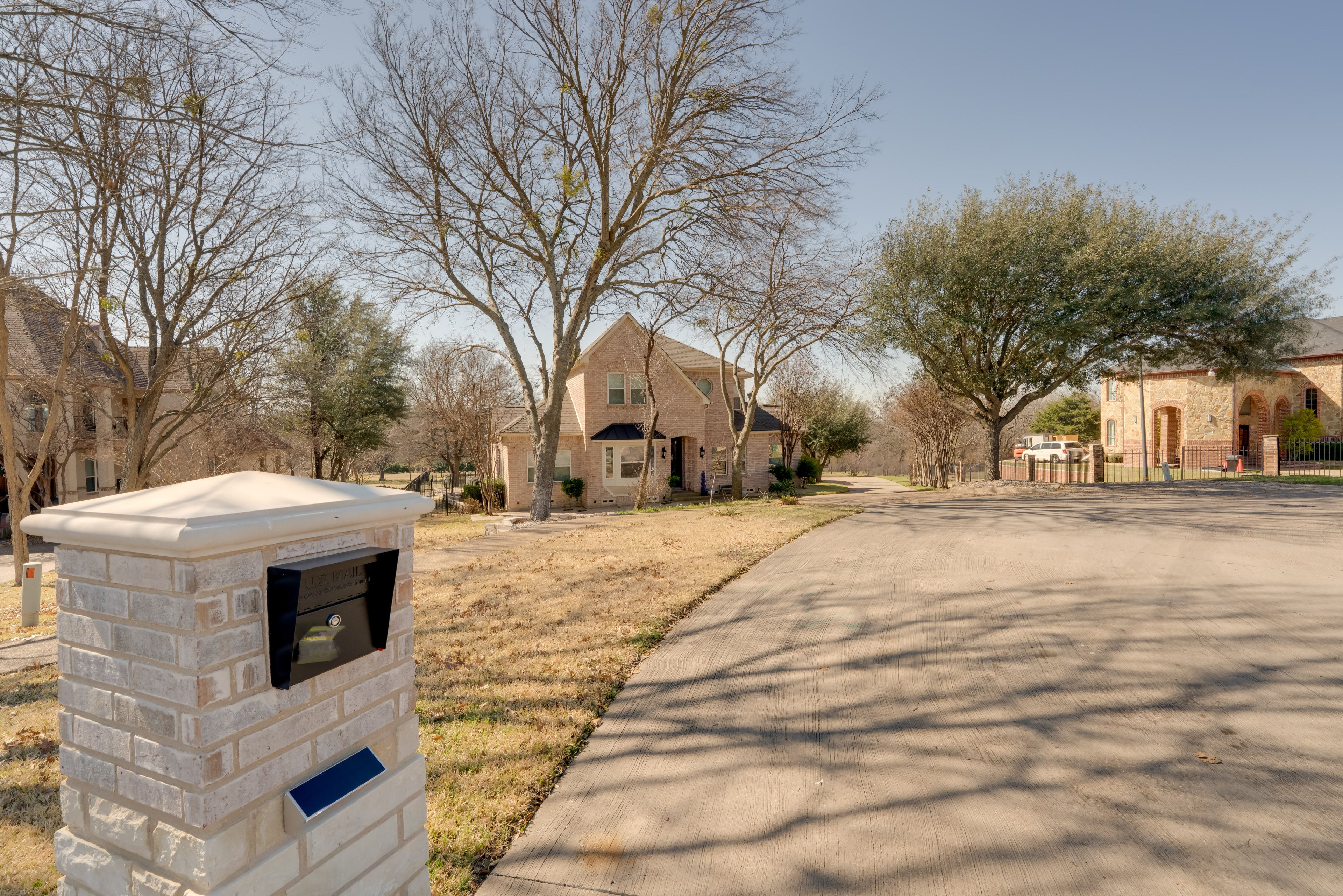 Parking | Shared Driveway (3 Vehicles)
