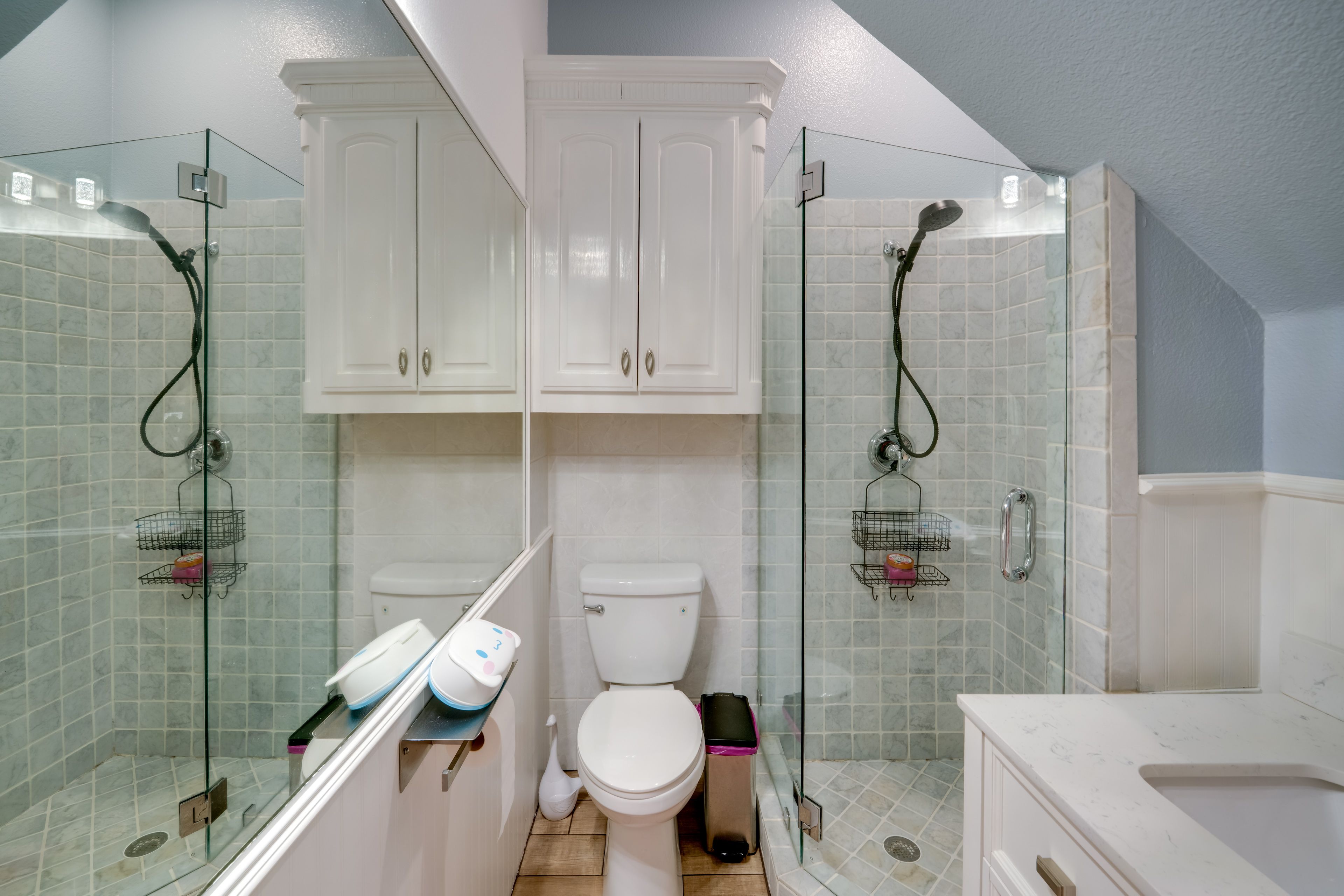 Full Bathroom | 2nd Floor