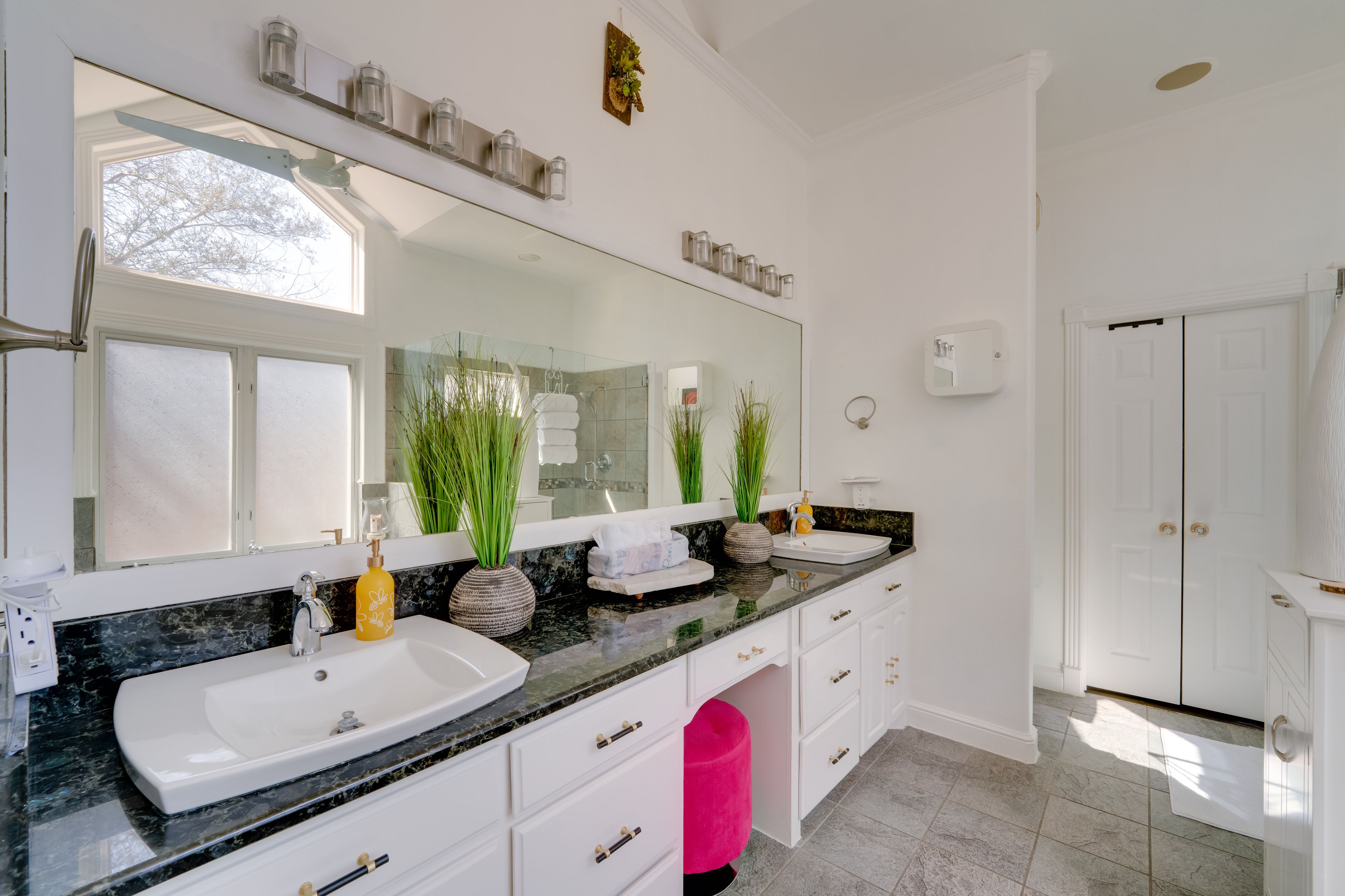 Full Bathroom | 2nd Floor