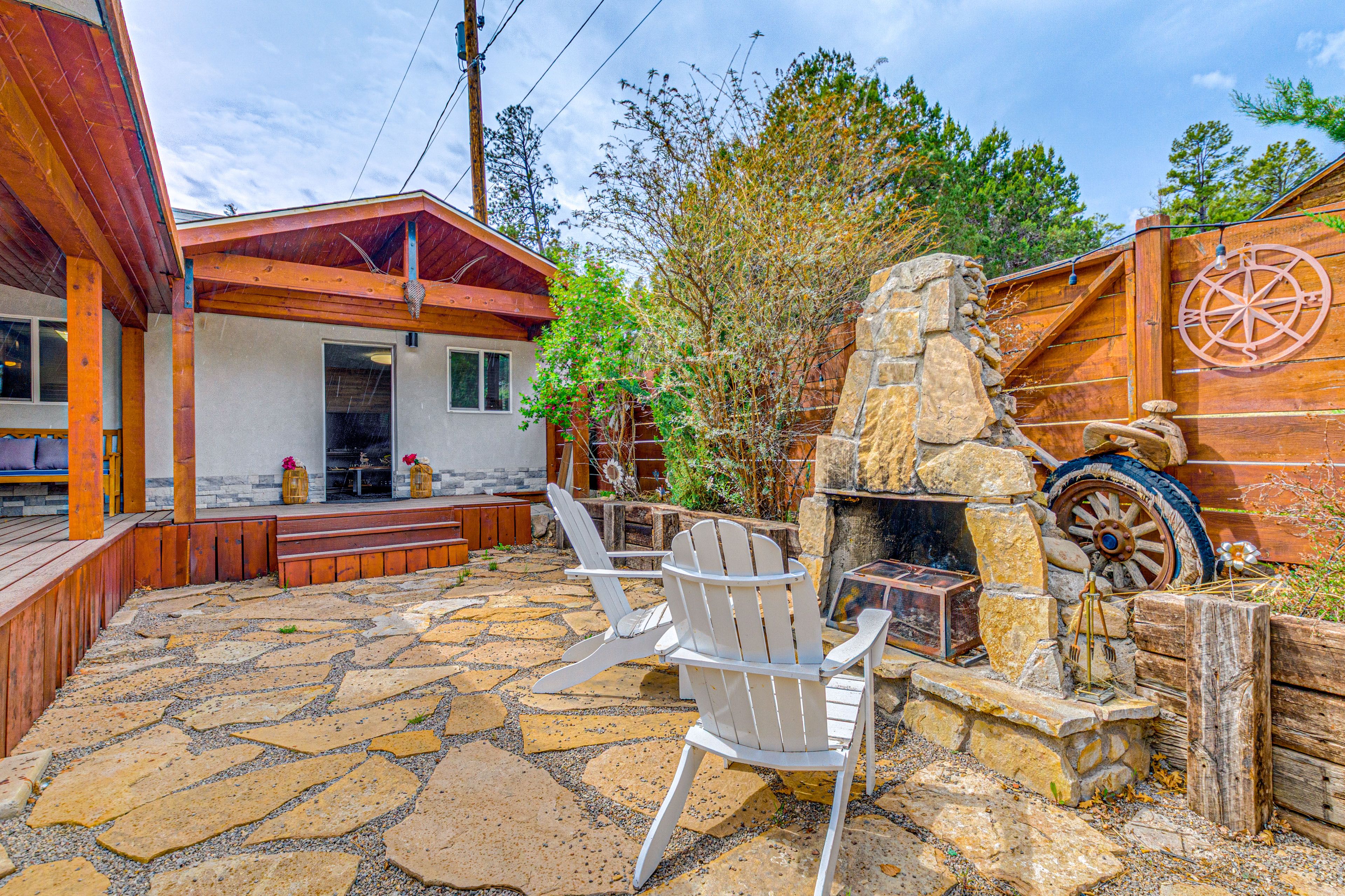 Ruidoso Vacation Rental | 2BR | 2BA | 779 Sq Ft | 3 Steps to Enter