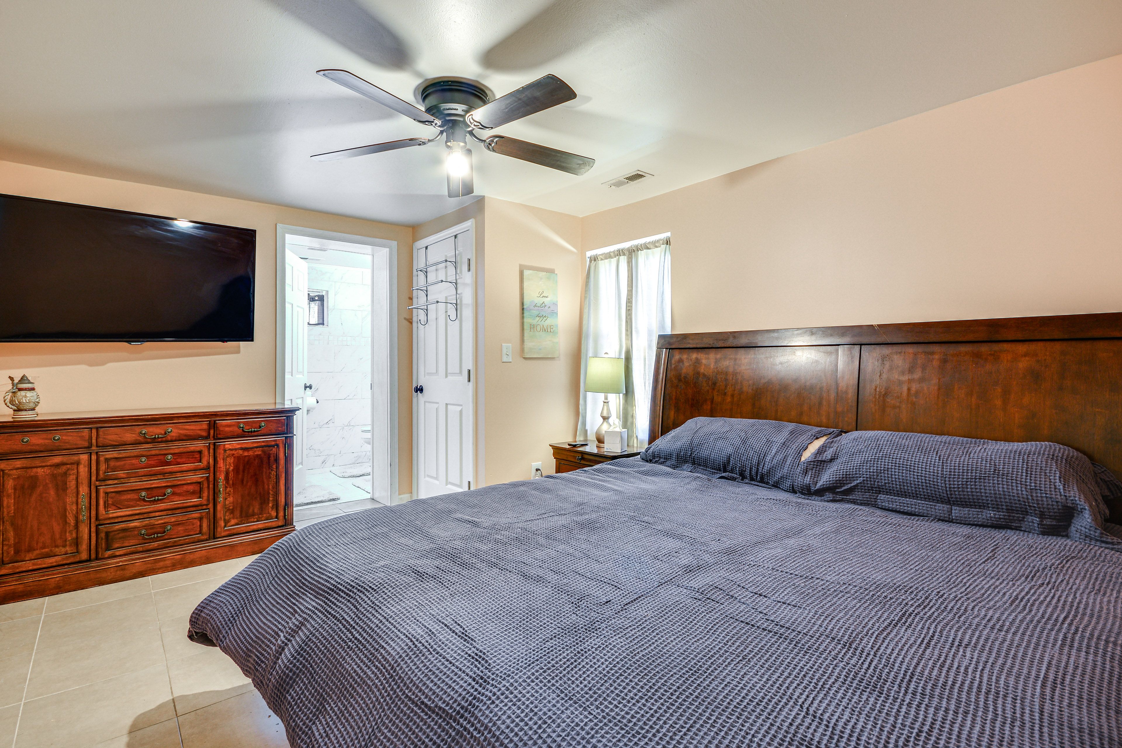 Bedroom 1 | King Bed