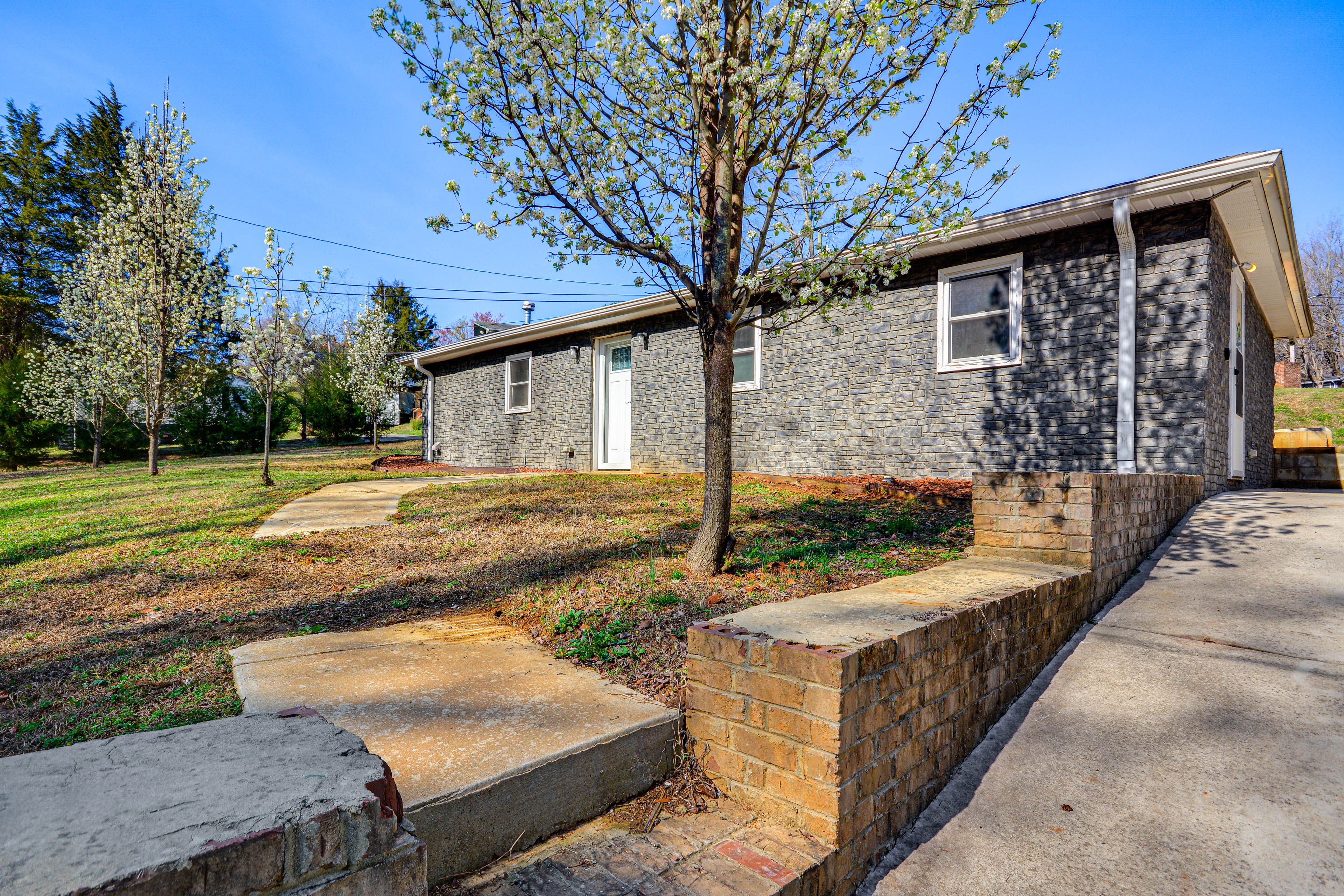 Lexington Vacation Rental | 2BR | 2BA | 1,220 Sq Ft