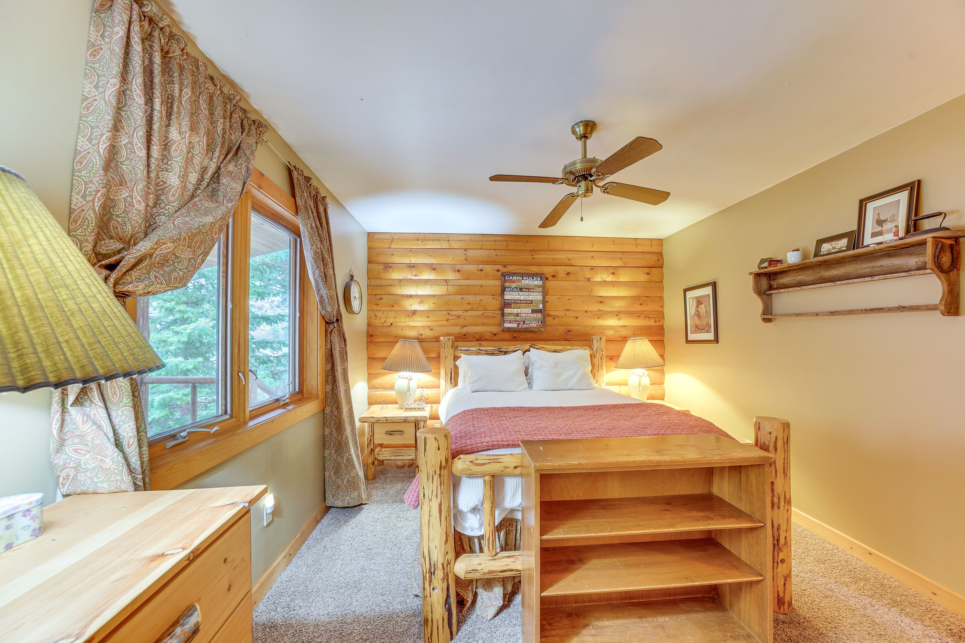 Bedroom 1 | Queen Bed