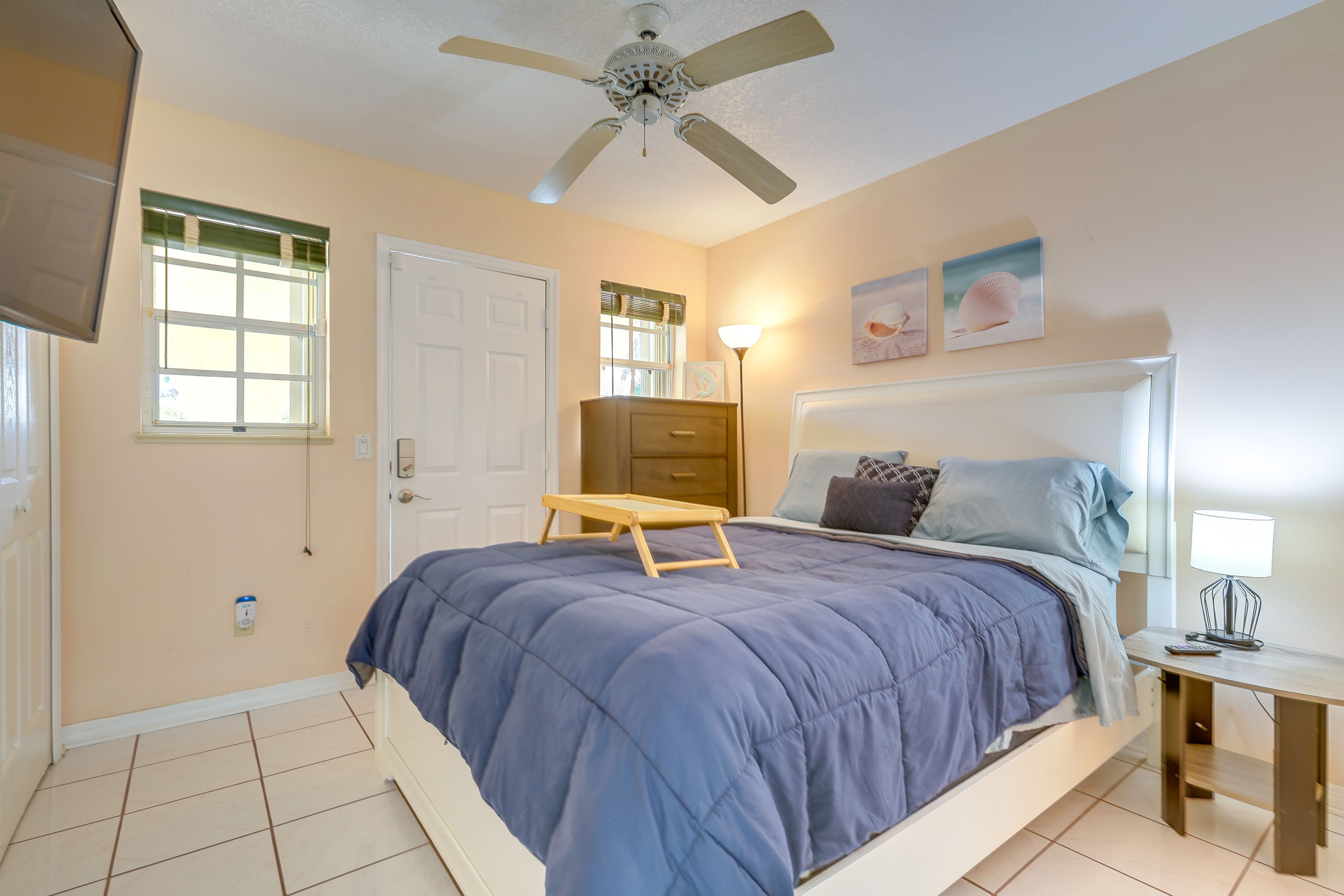 Bedroom 1 | Queen Bed