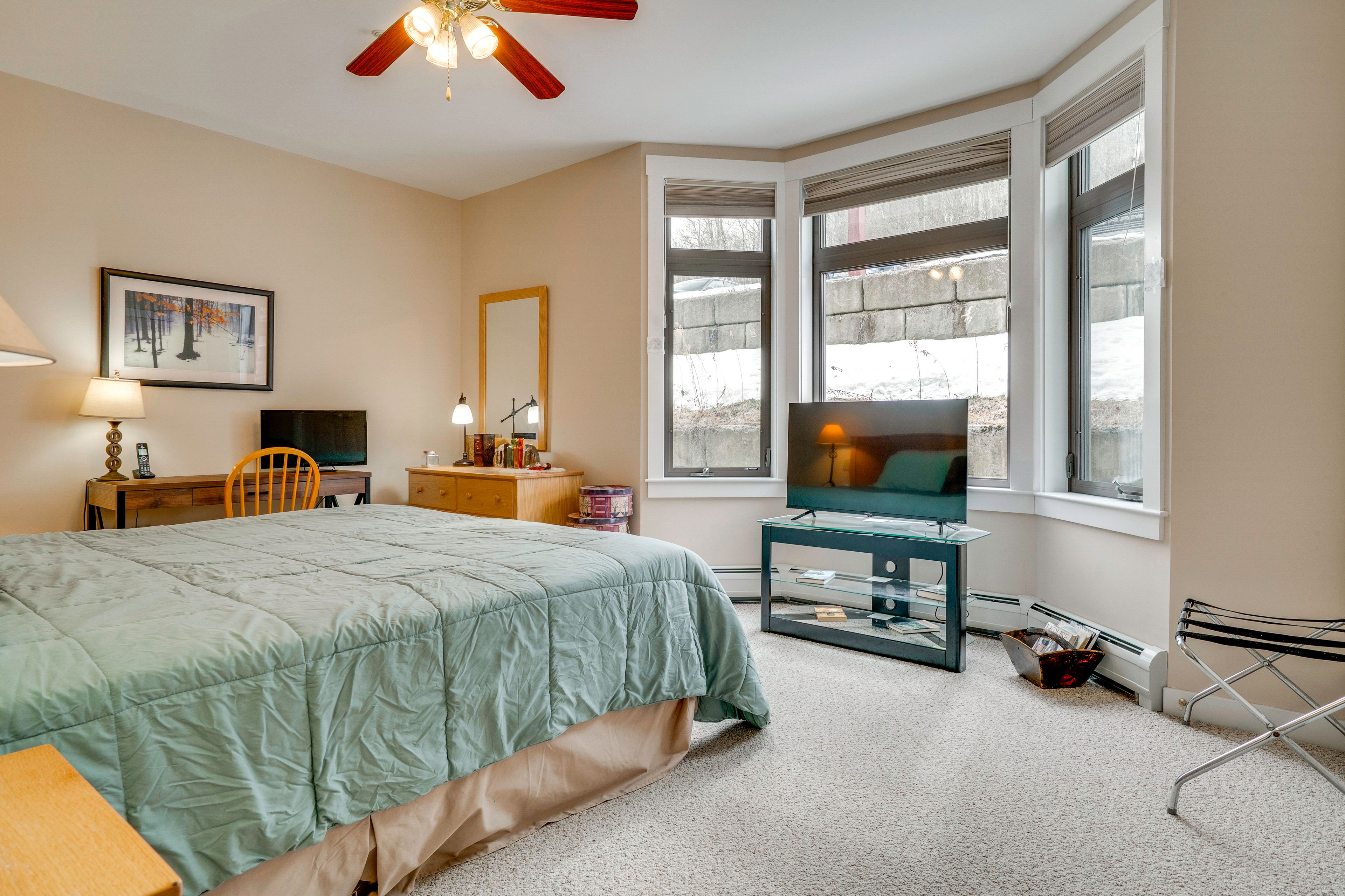 Bedroom 1 | King Bed