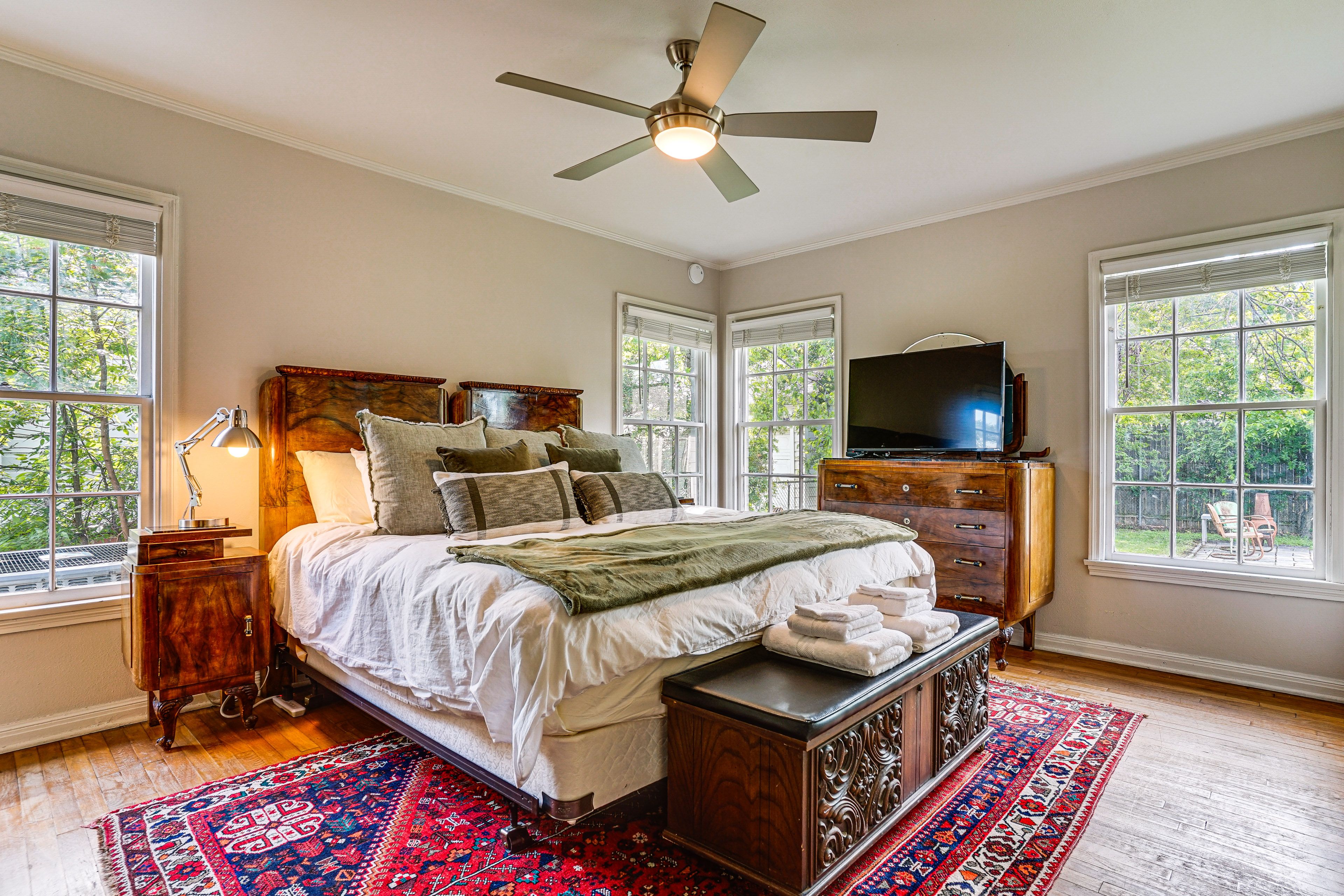 Bedroom 1 | King Bed