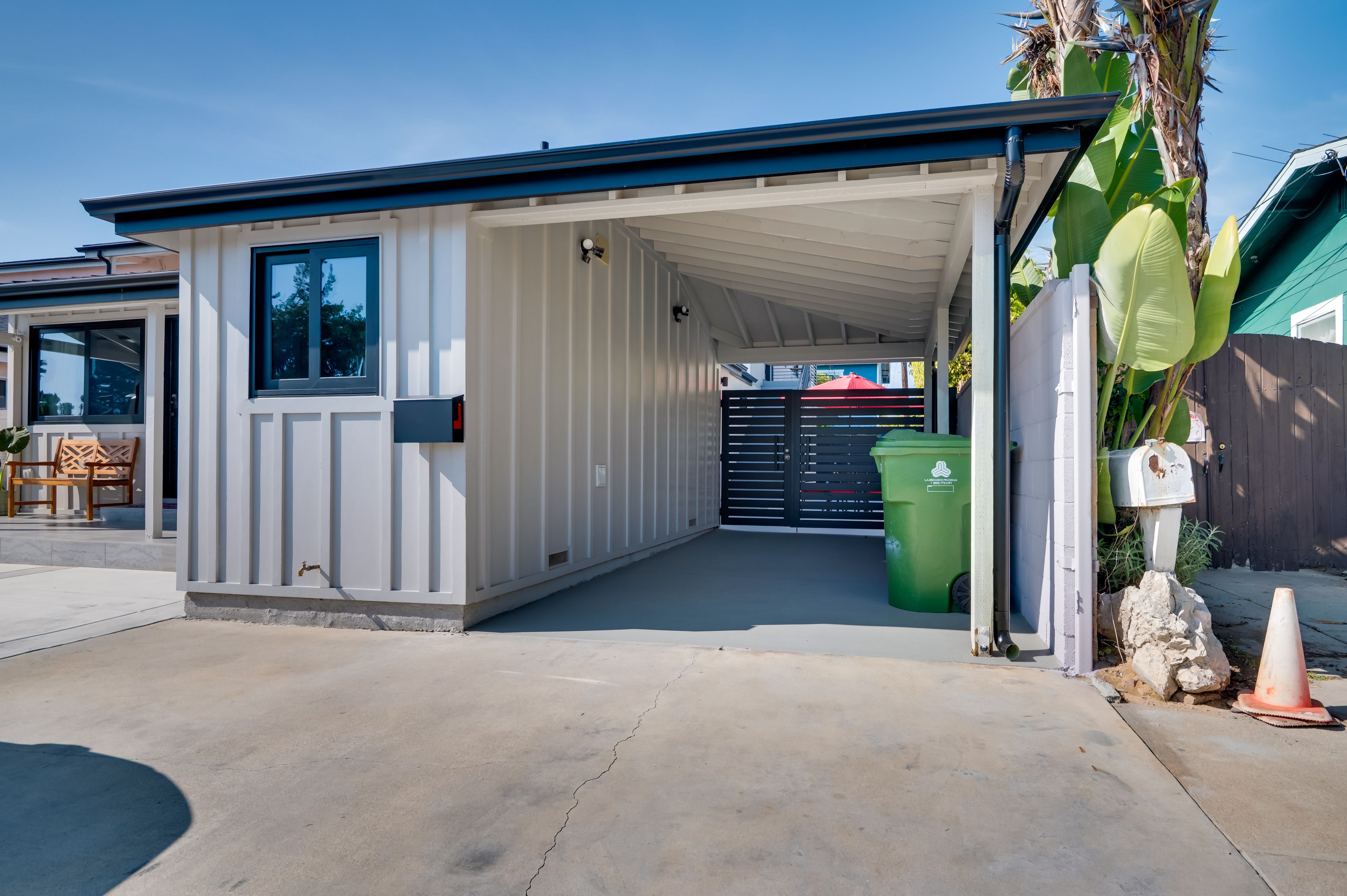 Property Exterior | Driveway (1 Vehicle)