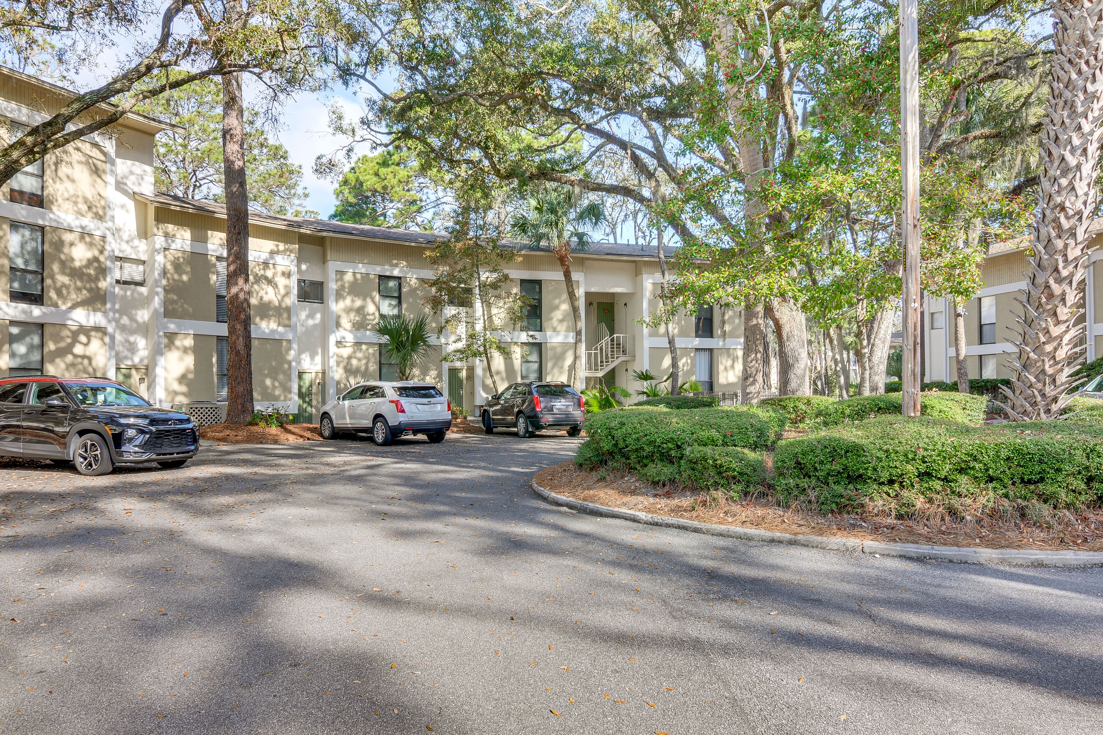 Community Lot Parking | 2 Vehicles