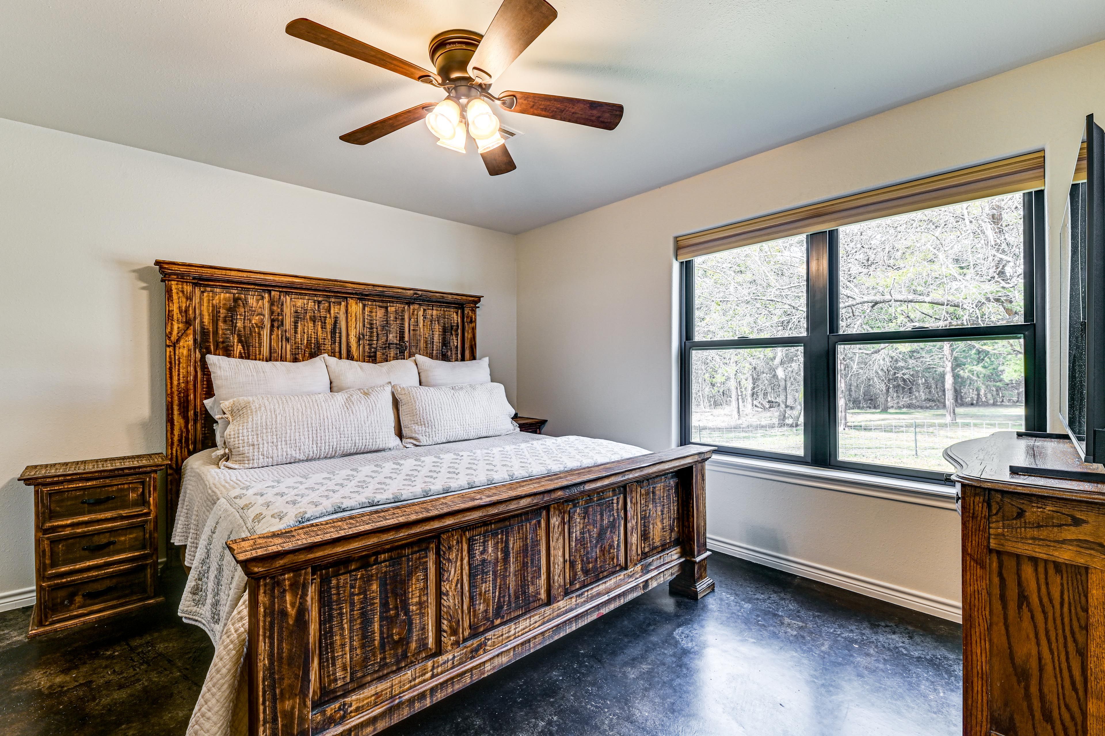 Bedroom 1 | King Bed