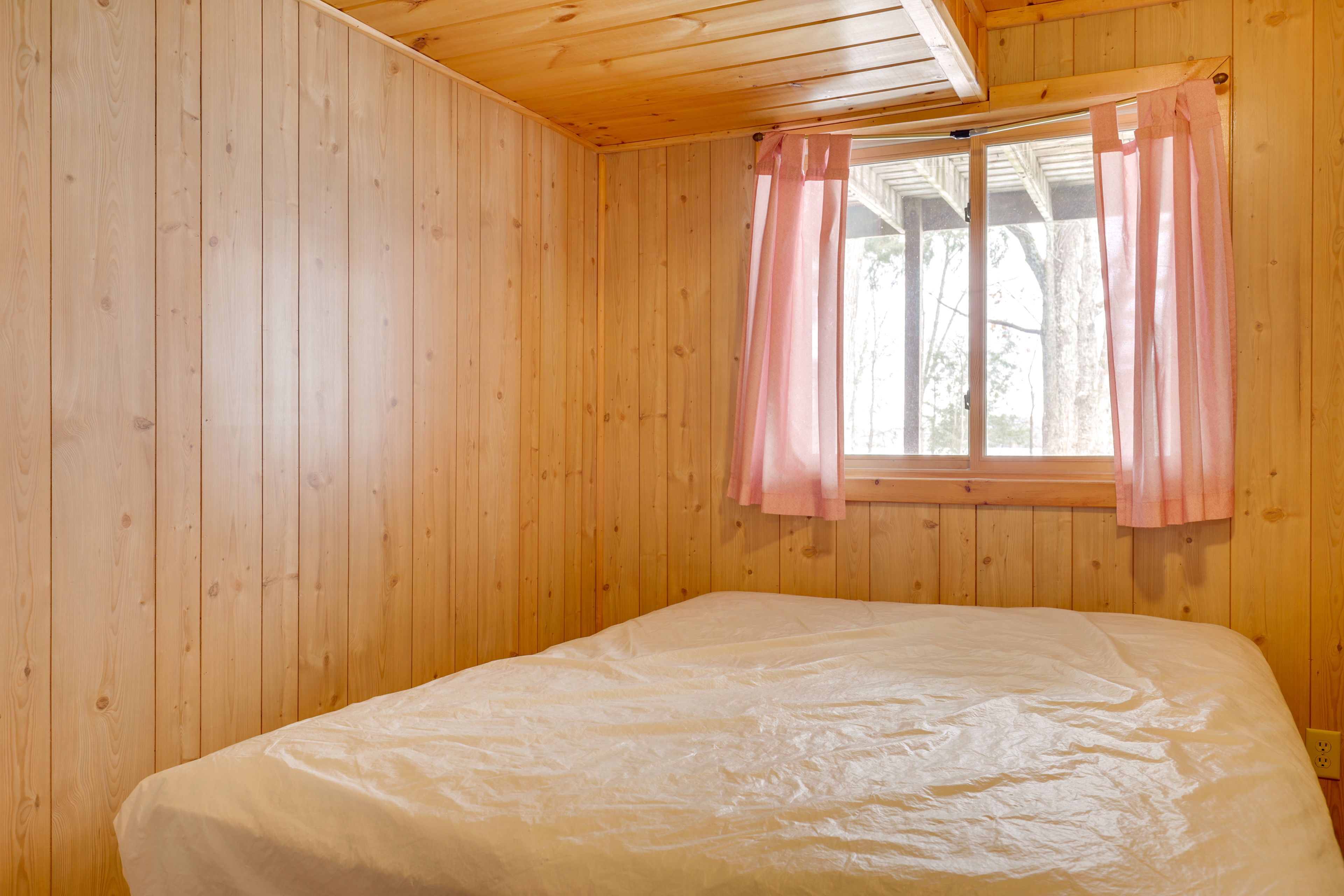 Bedroom 2 | Queen Bed