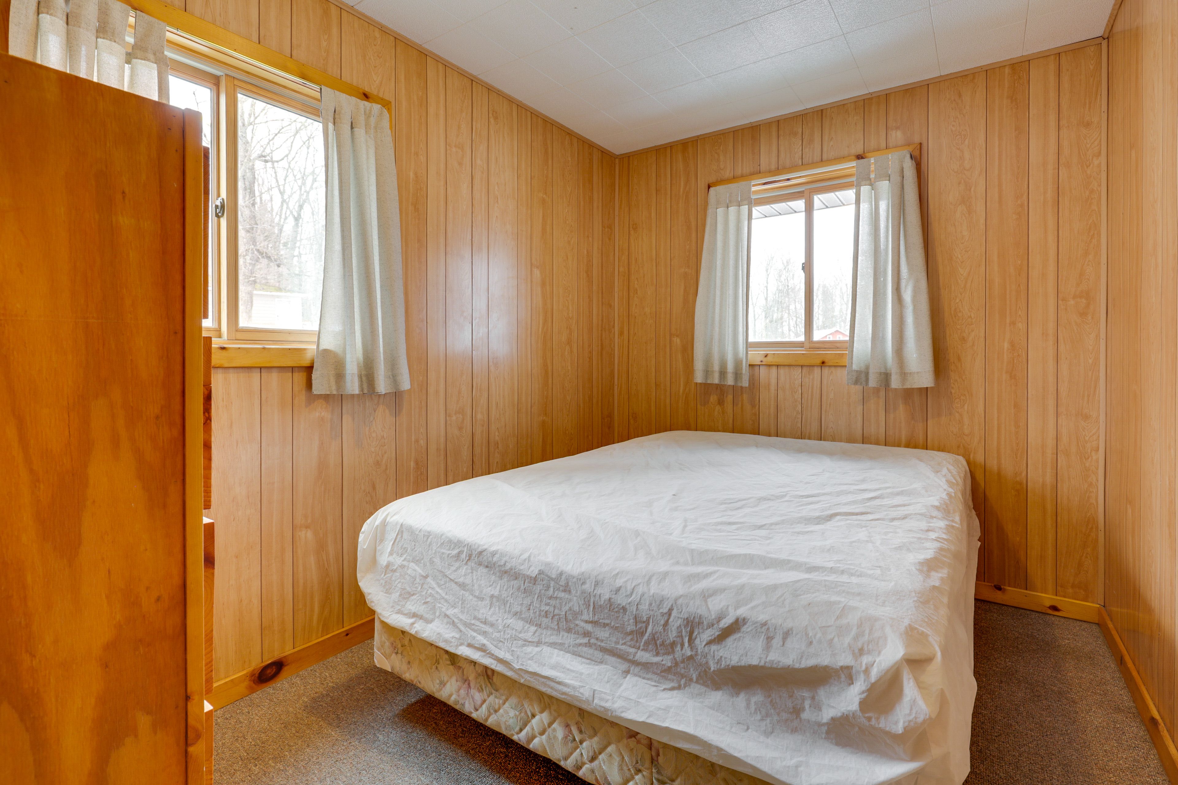 Bedroom 1 | Queen Bed