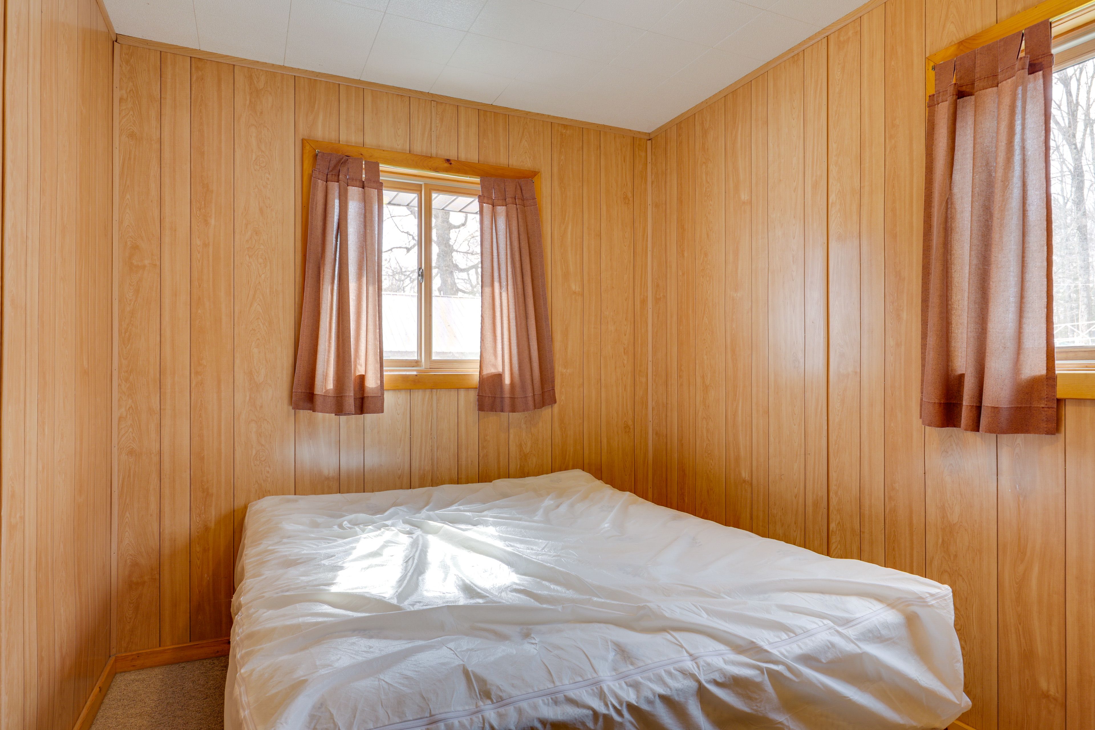 Bedroom 1 | Queen Bed