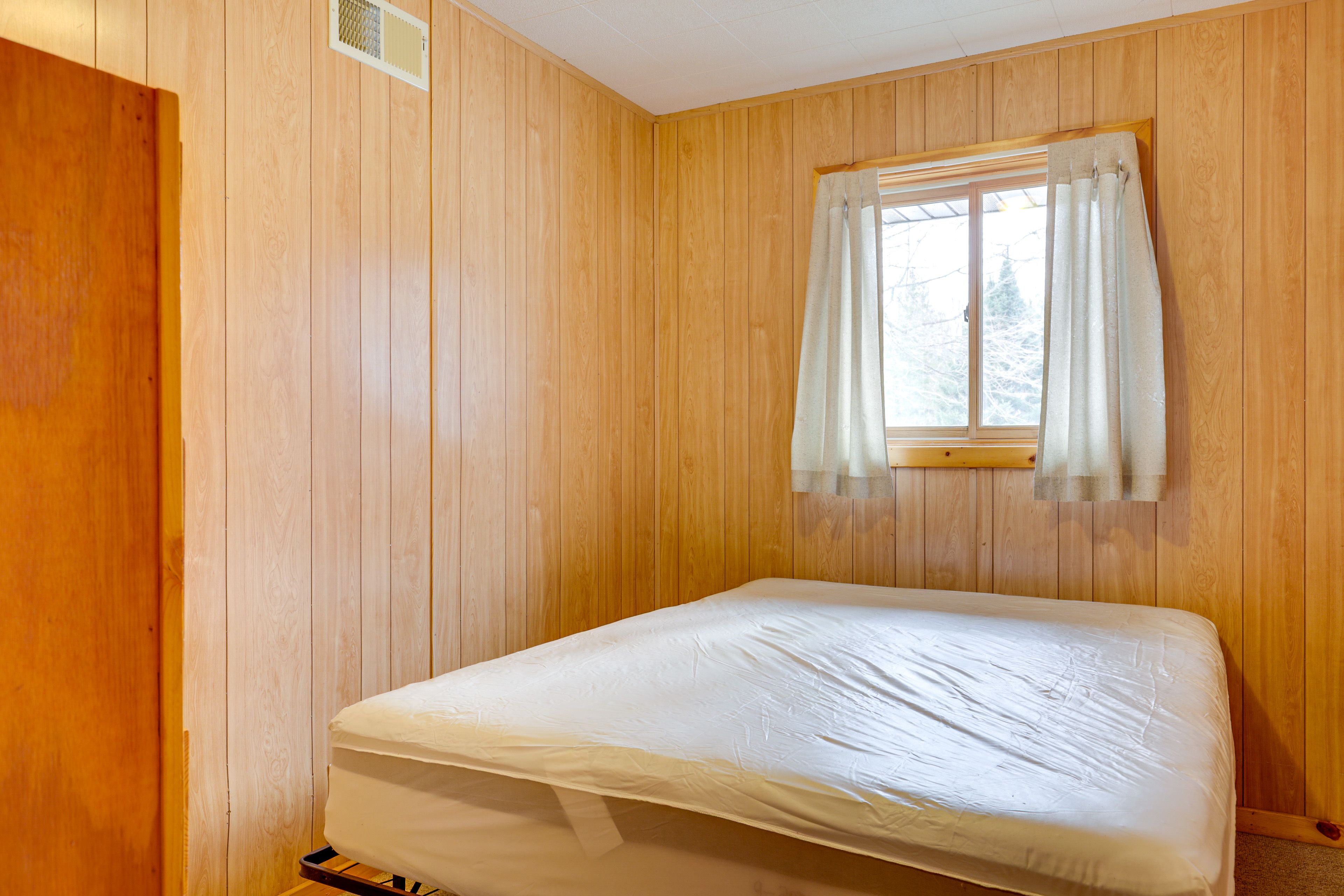 Bedroom 2 | Queen Bed