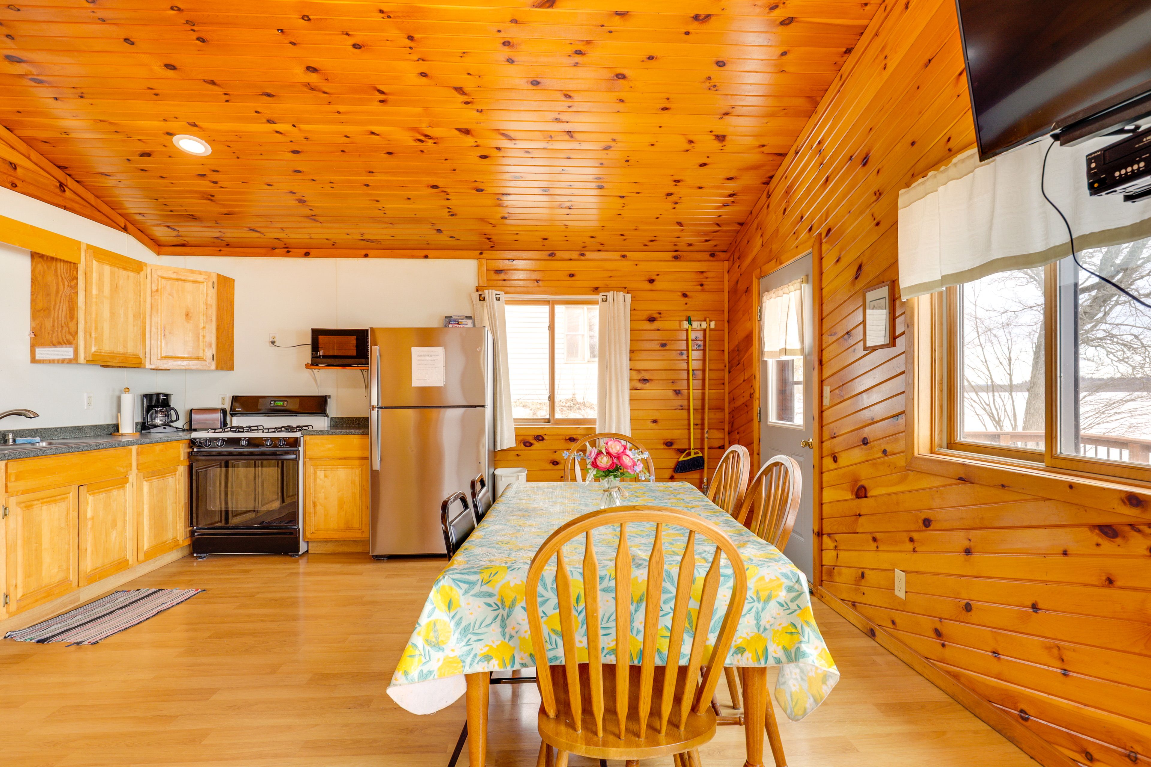 Dining Area | Kitchen | Single-Story Unit