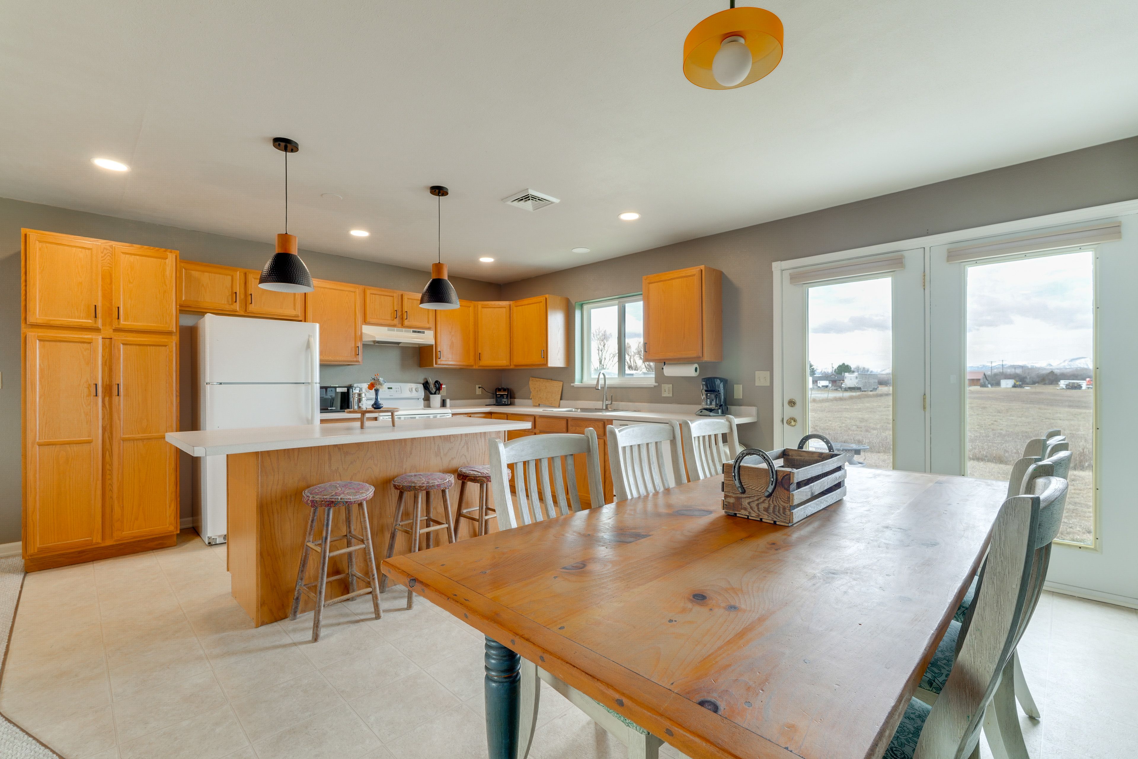 Dining Table | Breakfast Bar | Kitchen