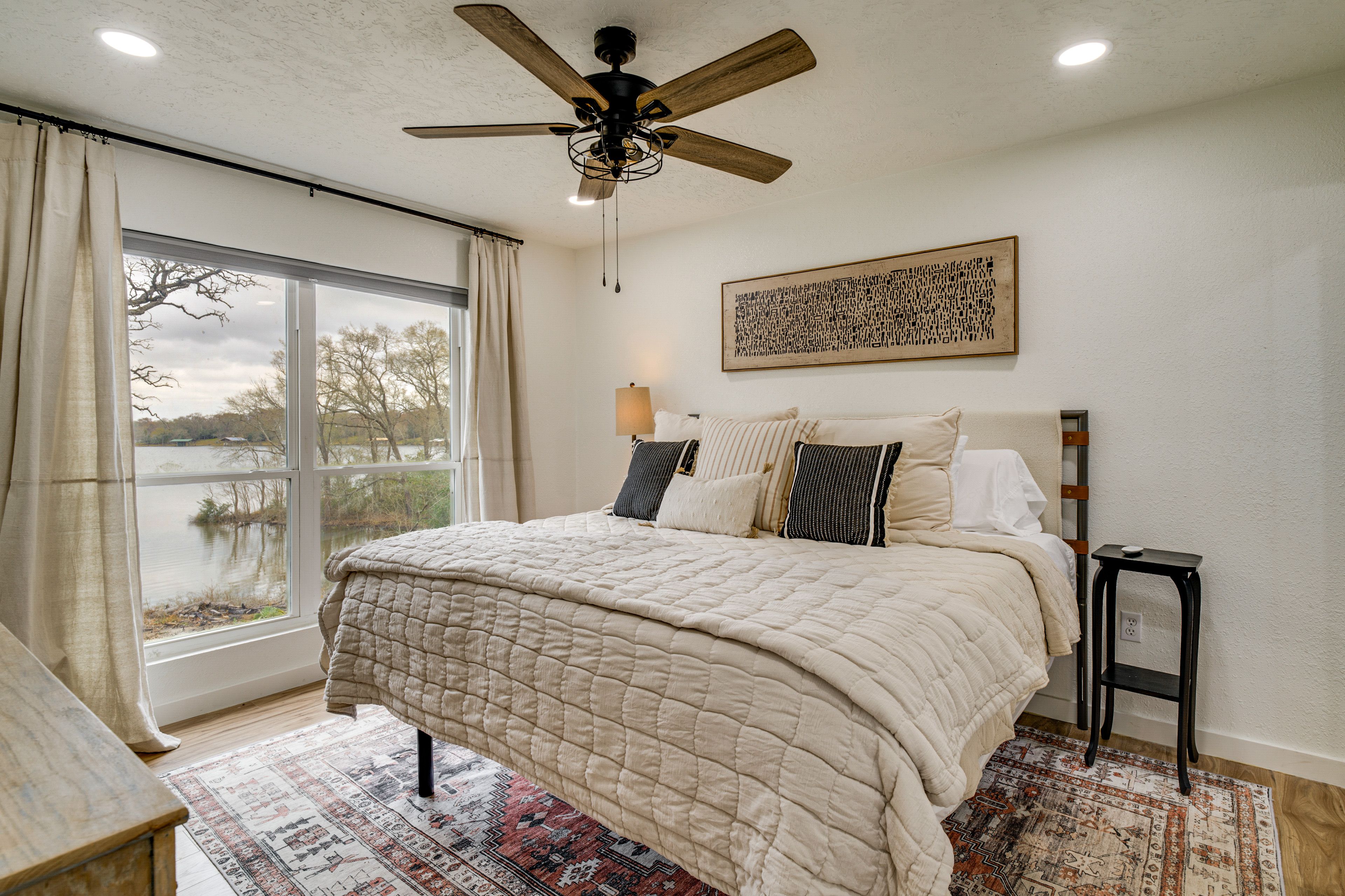 Bedroom 1 | King Bed