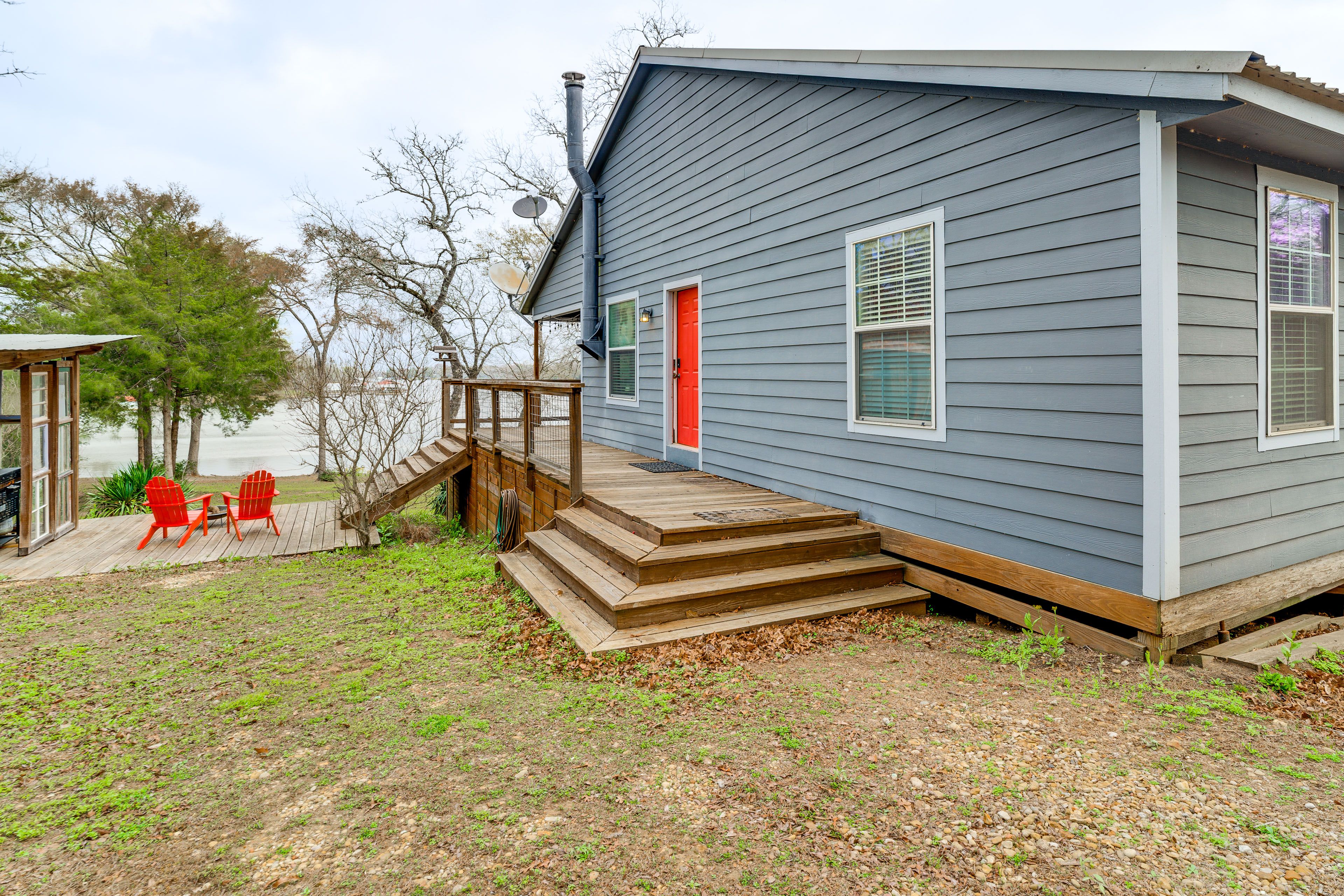 Exterior | Driveway (2 Vehicles)