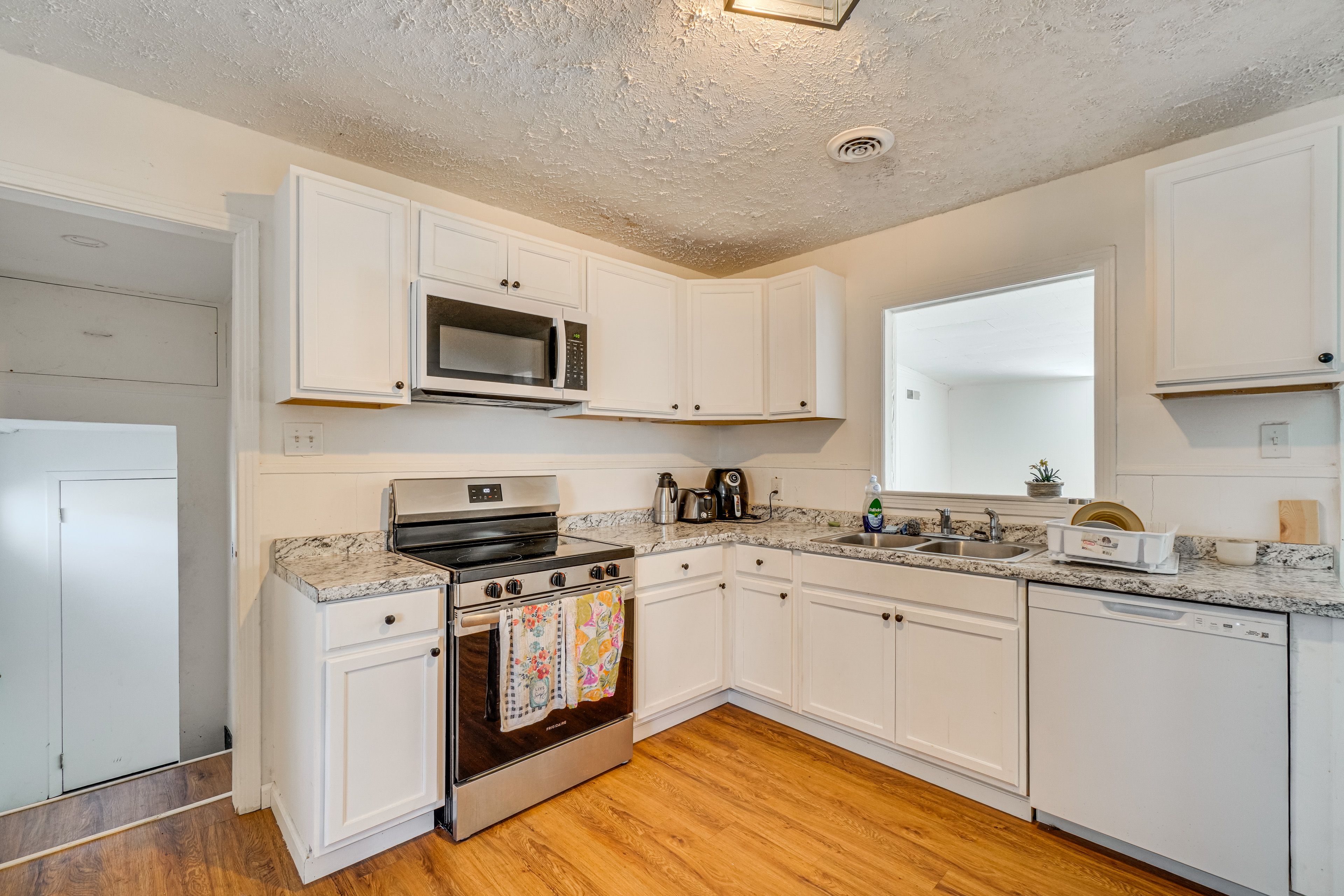 Kitchen | Main Level