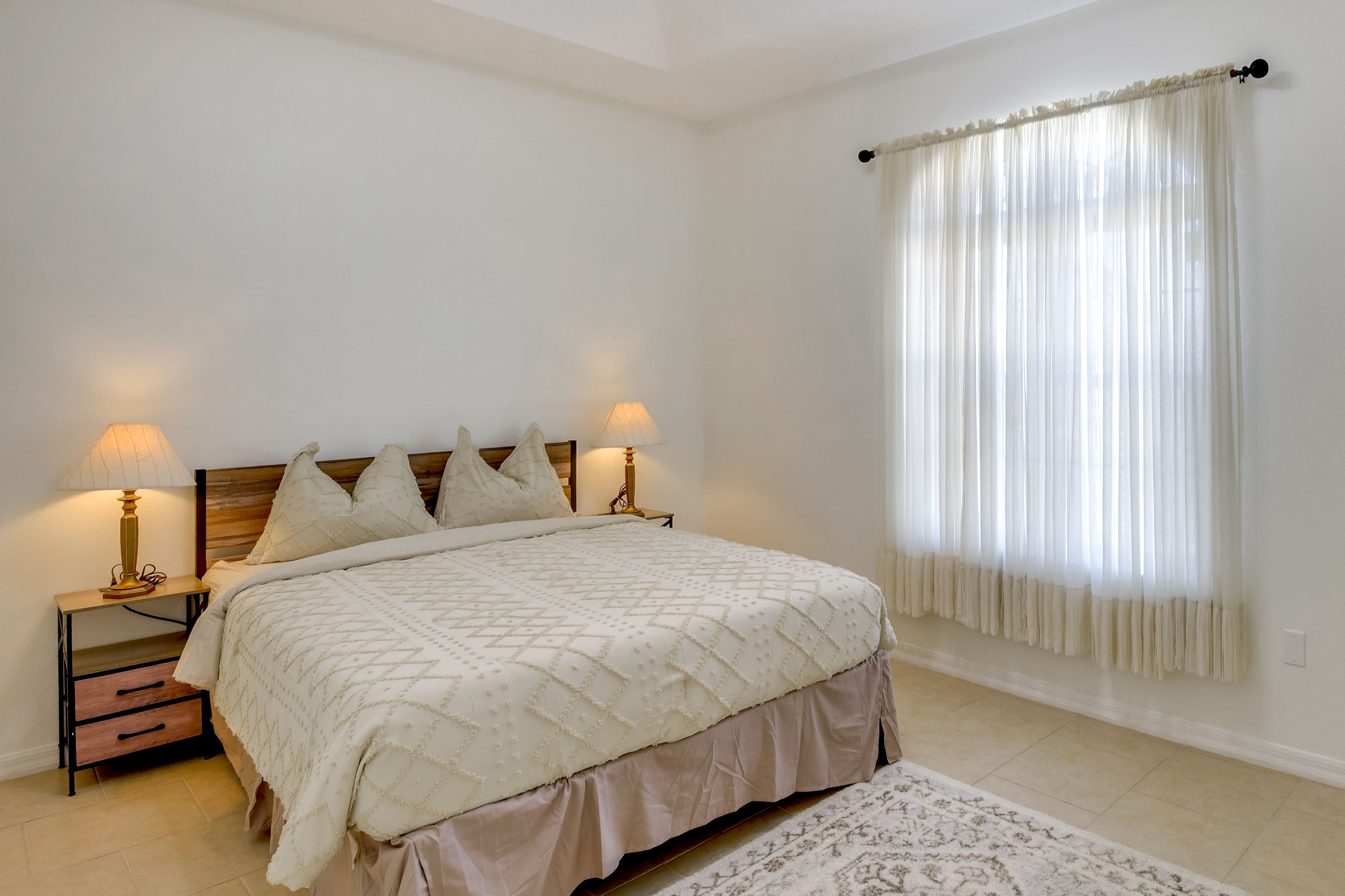 Bedroom 2 | Queen Bed