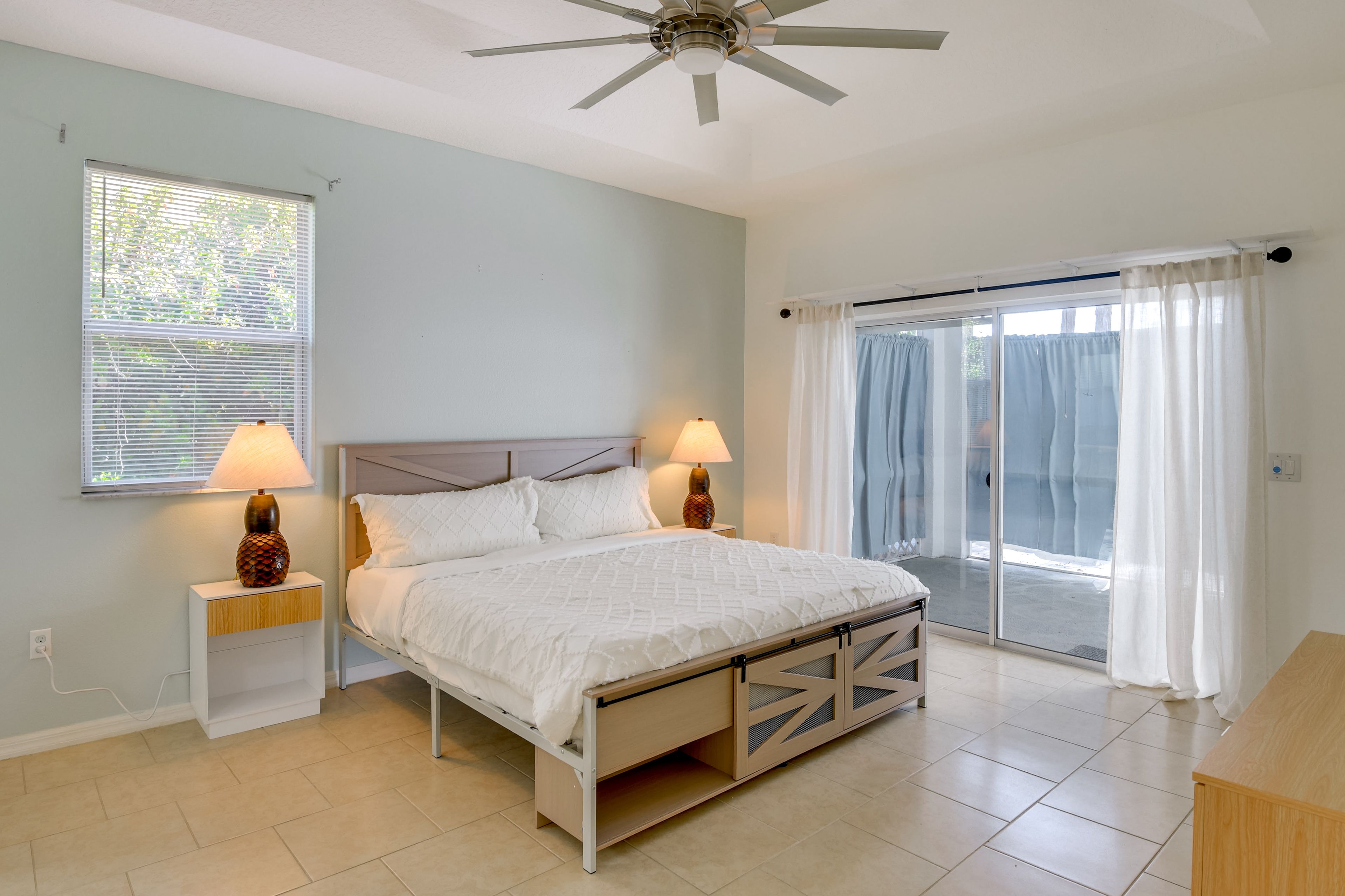 Bedroom 1 | King Bed