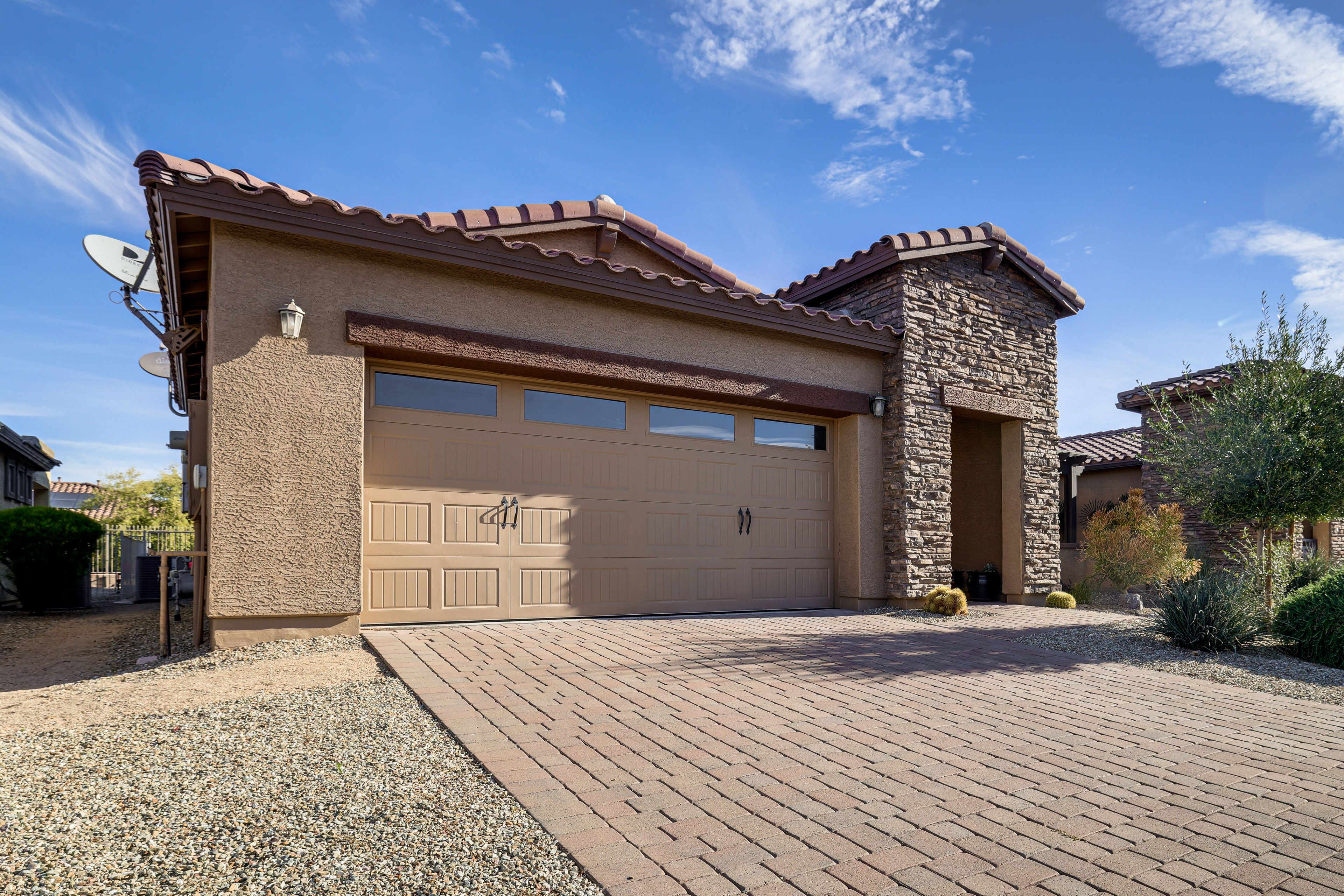 Parking | Garage (2 Vehicles) | Driveway (2 Vehicles)