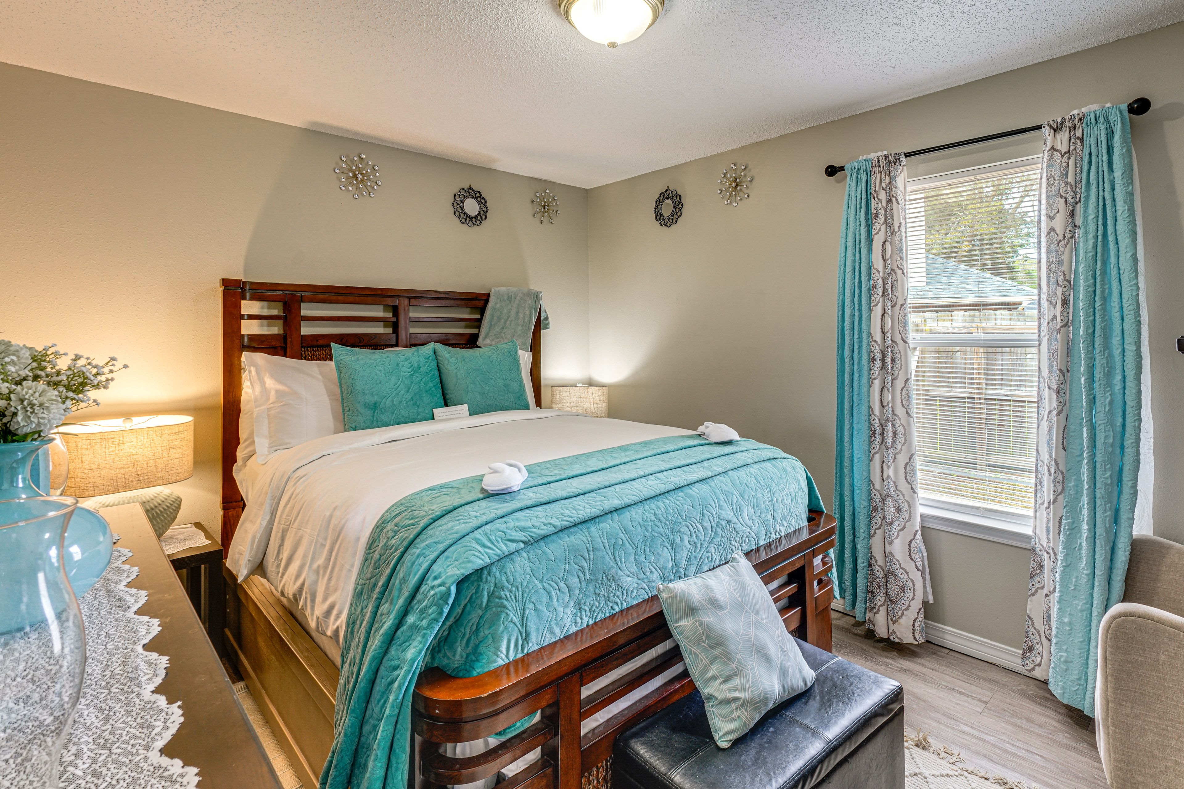 Bedroom 2 | Queen Bed