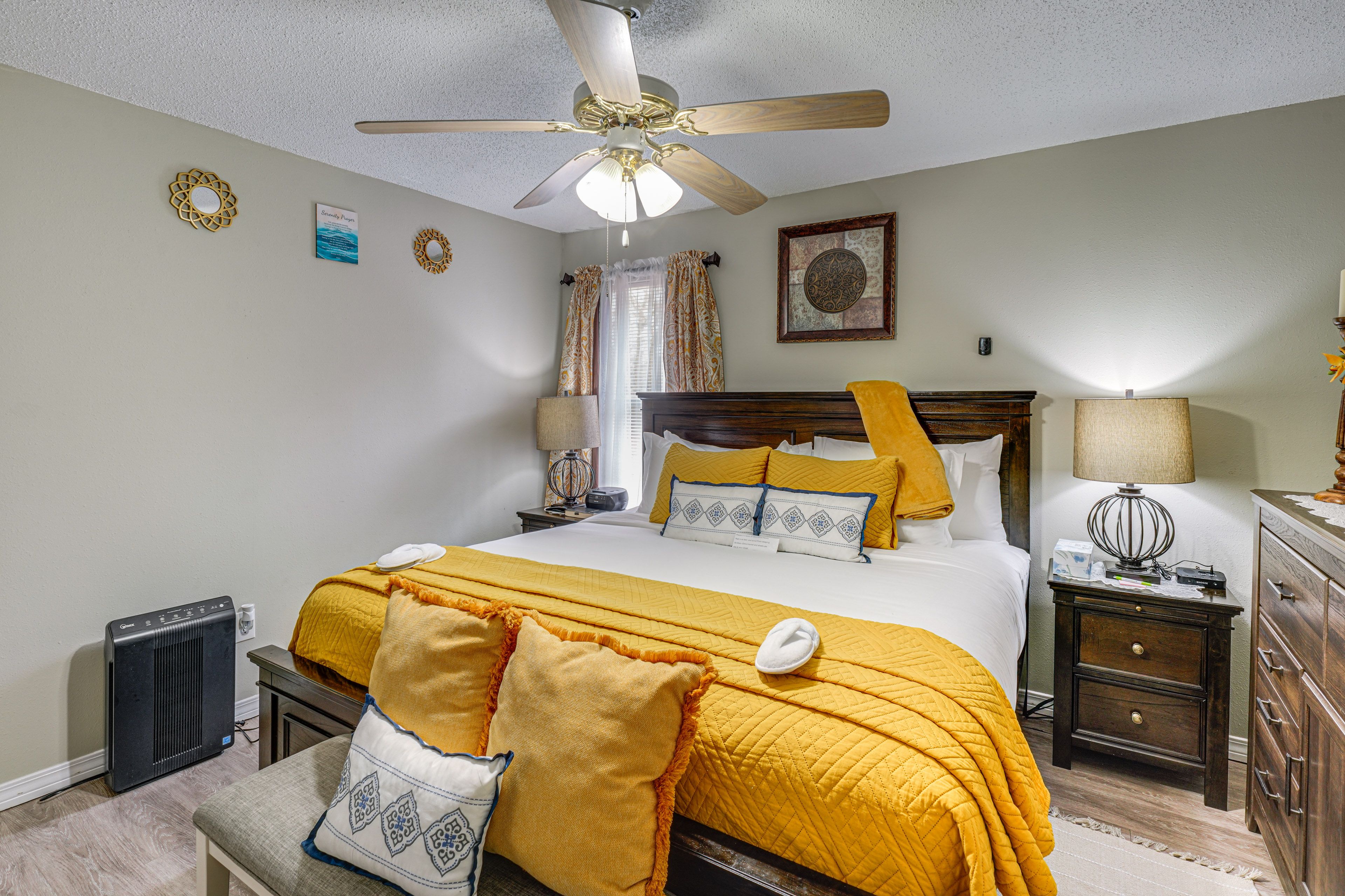 Bedroom 1 | King Bed