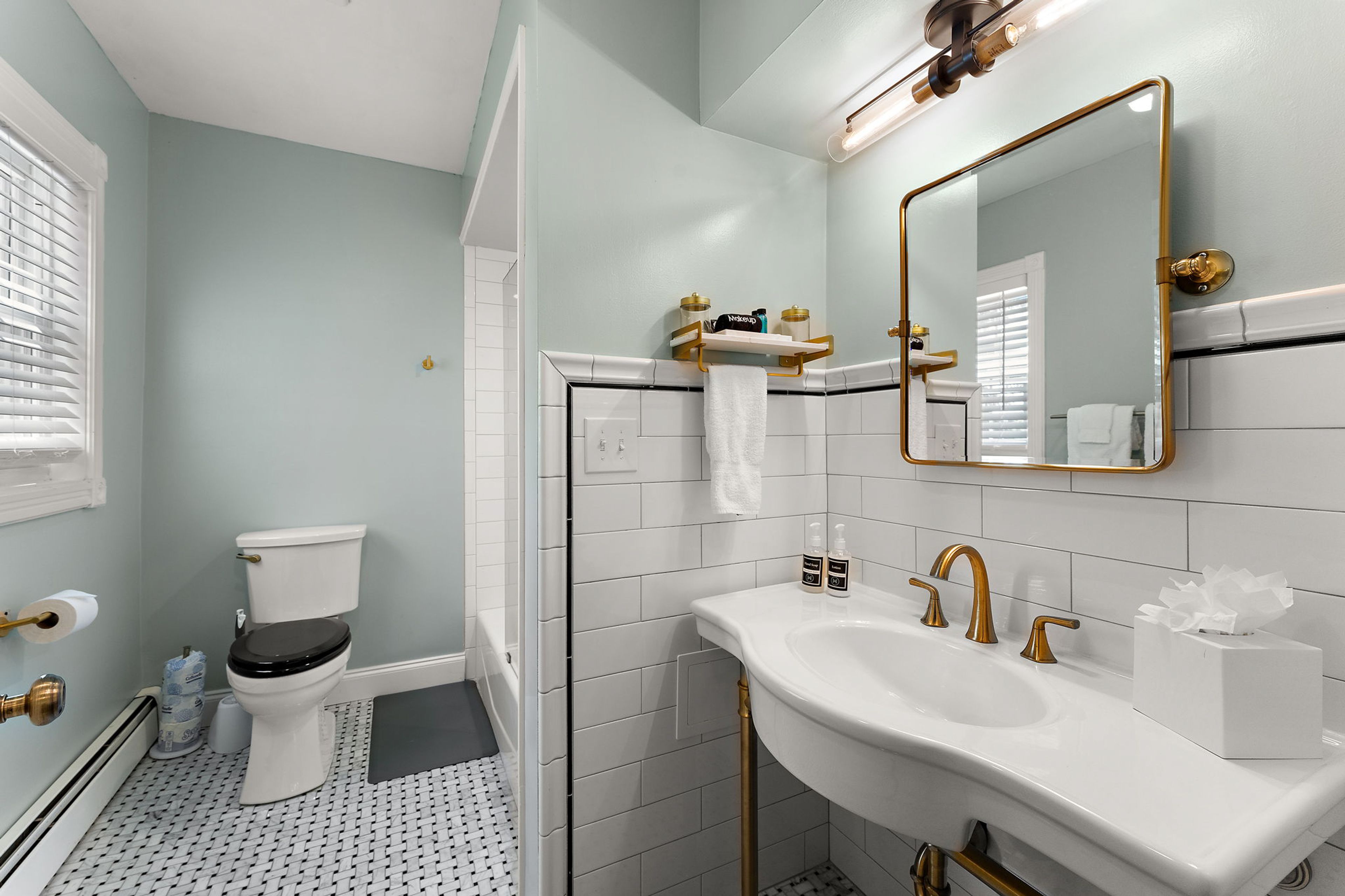 Full Bathroom | 1st Floor