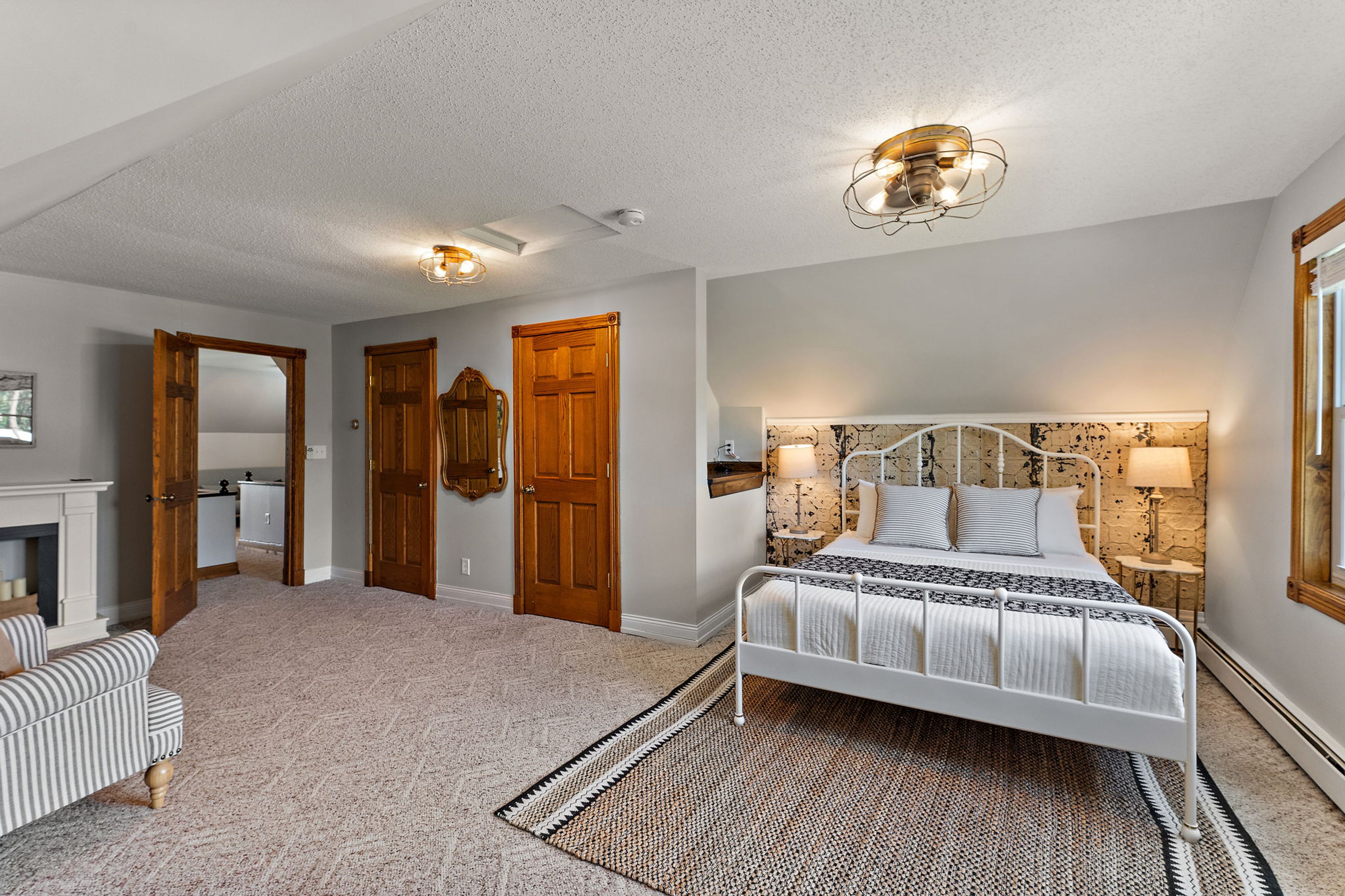 Bedroom 1 | Queen Bed | 2nd Floor