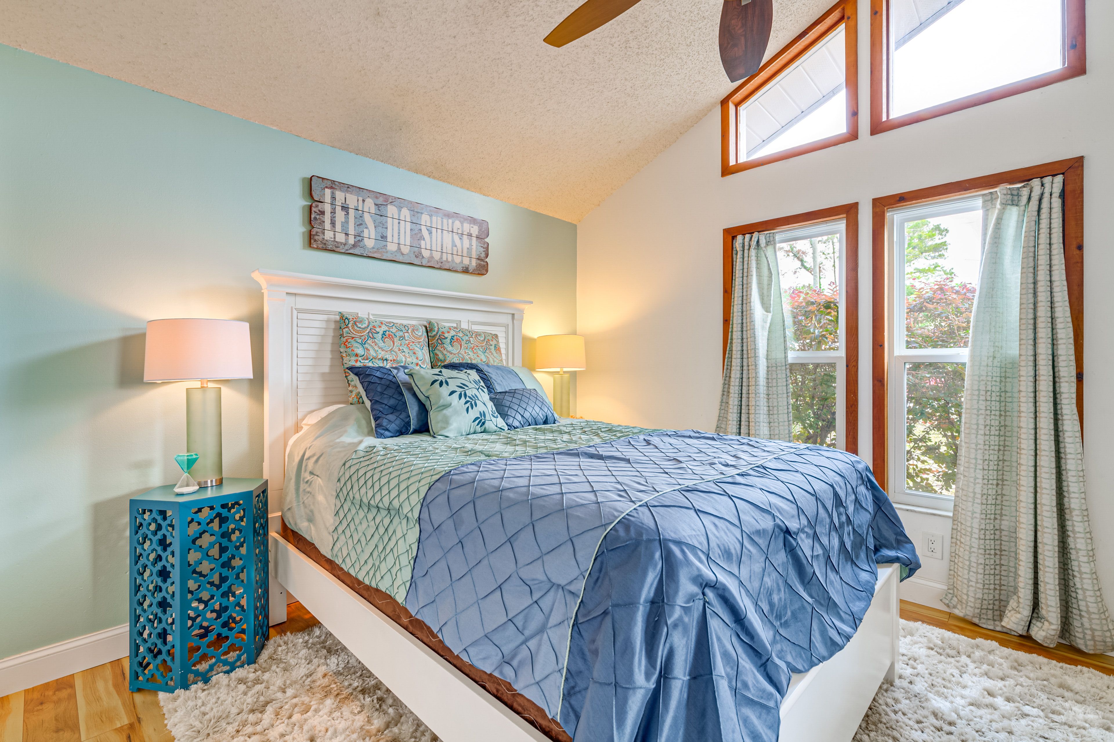 Bedroom 2 | Queen Bed