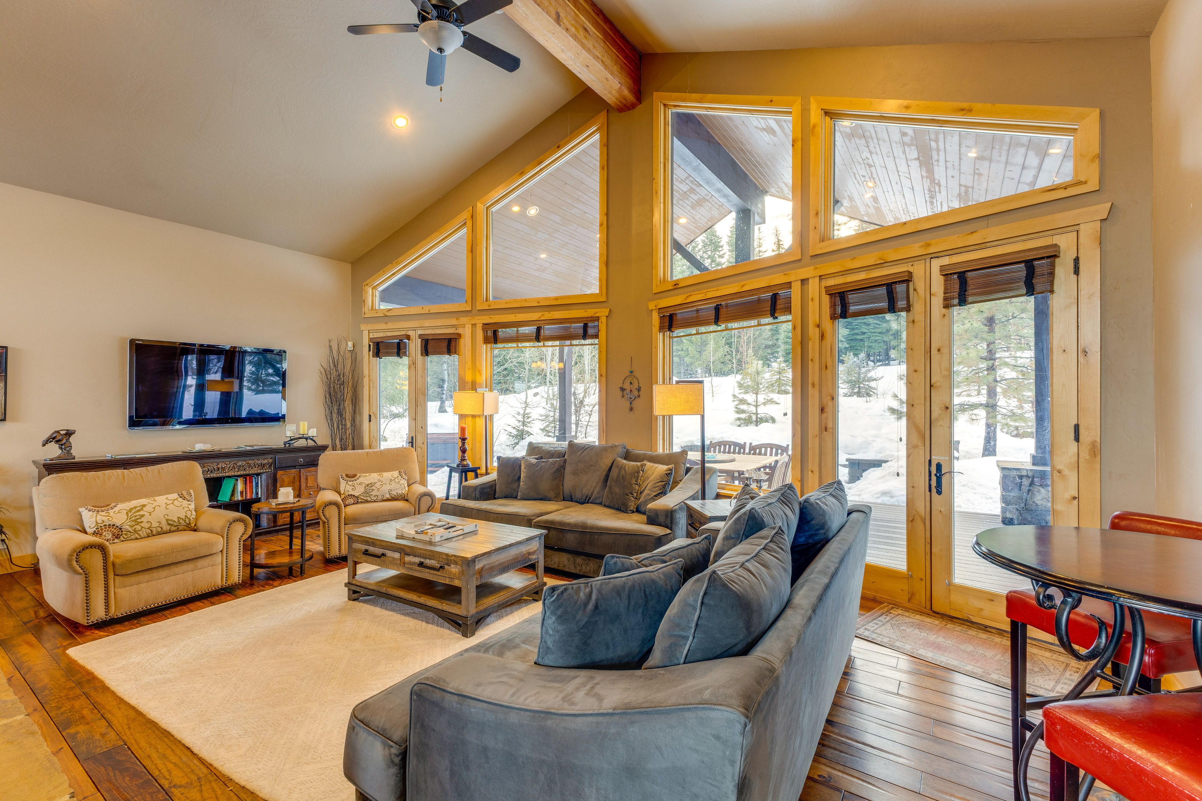 Living Room | 2nd Floor