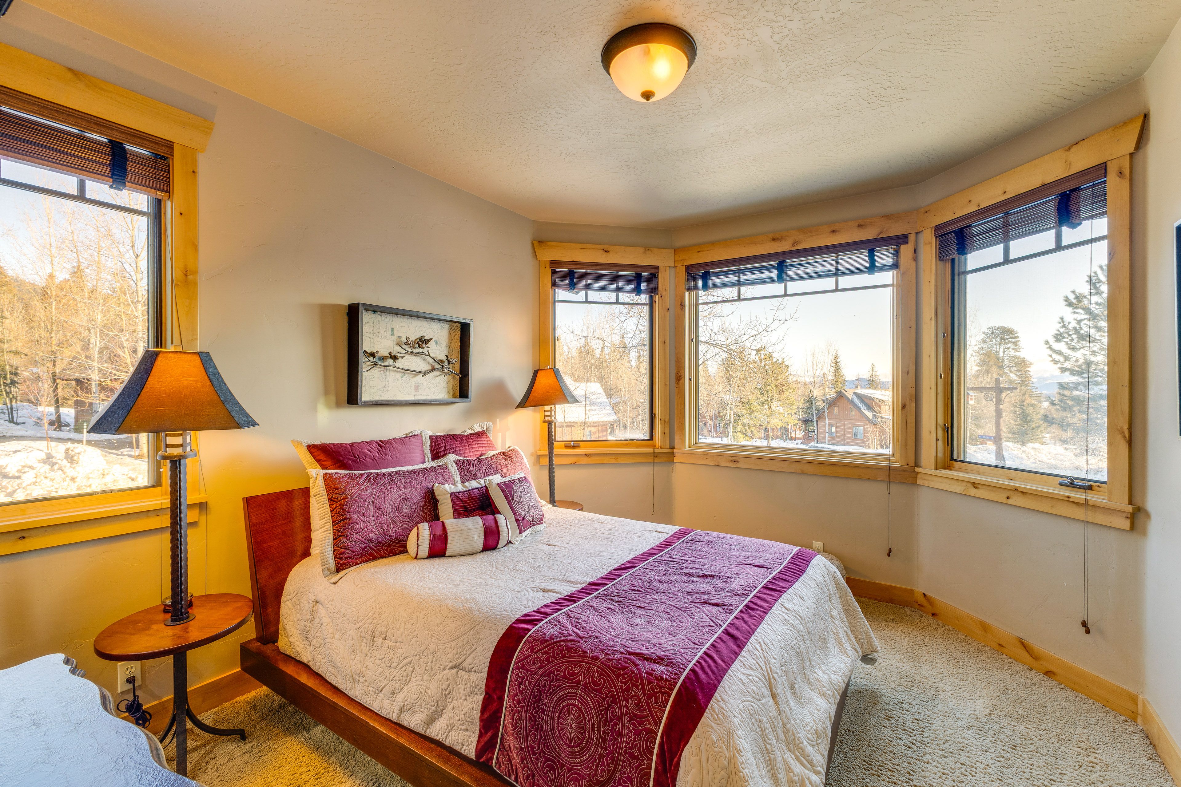 Bedroom 2 | 2nd Floor | Queen Bed