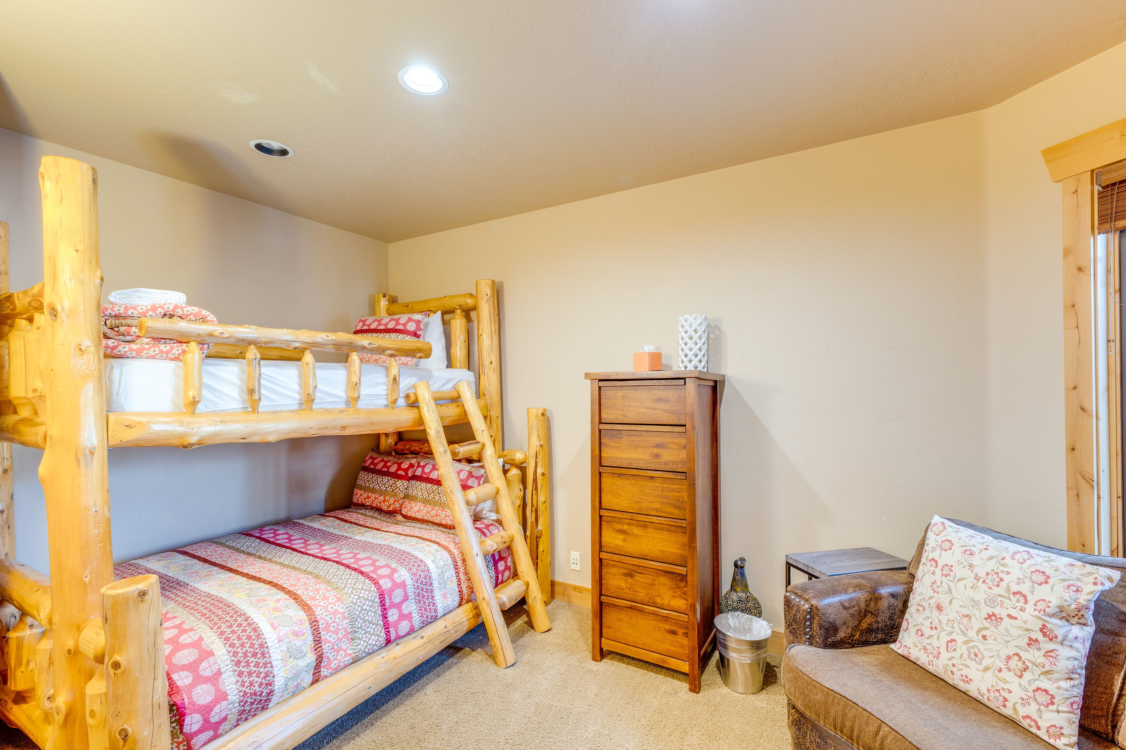 Bedroom 5 | 1st Floor | Twin/Full Bunk Bed