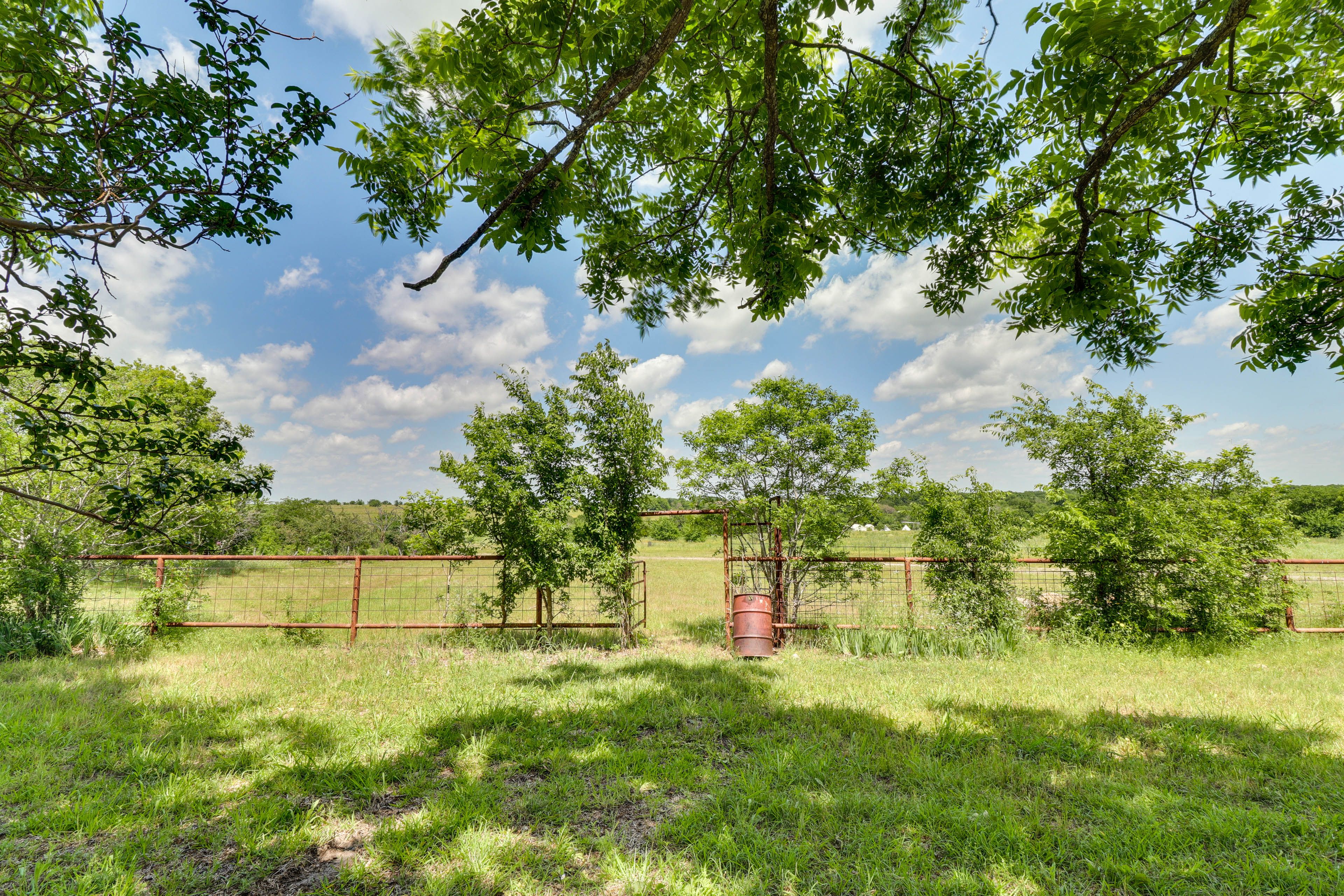 Surrounding Acreage & Landscape