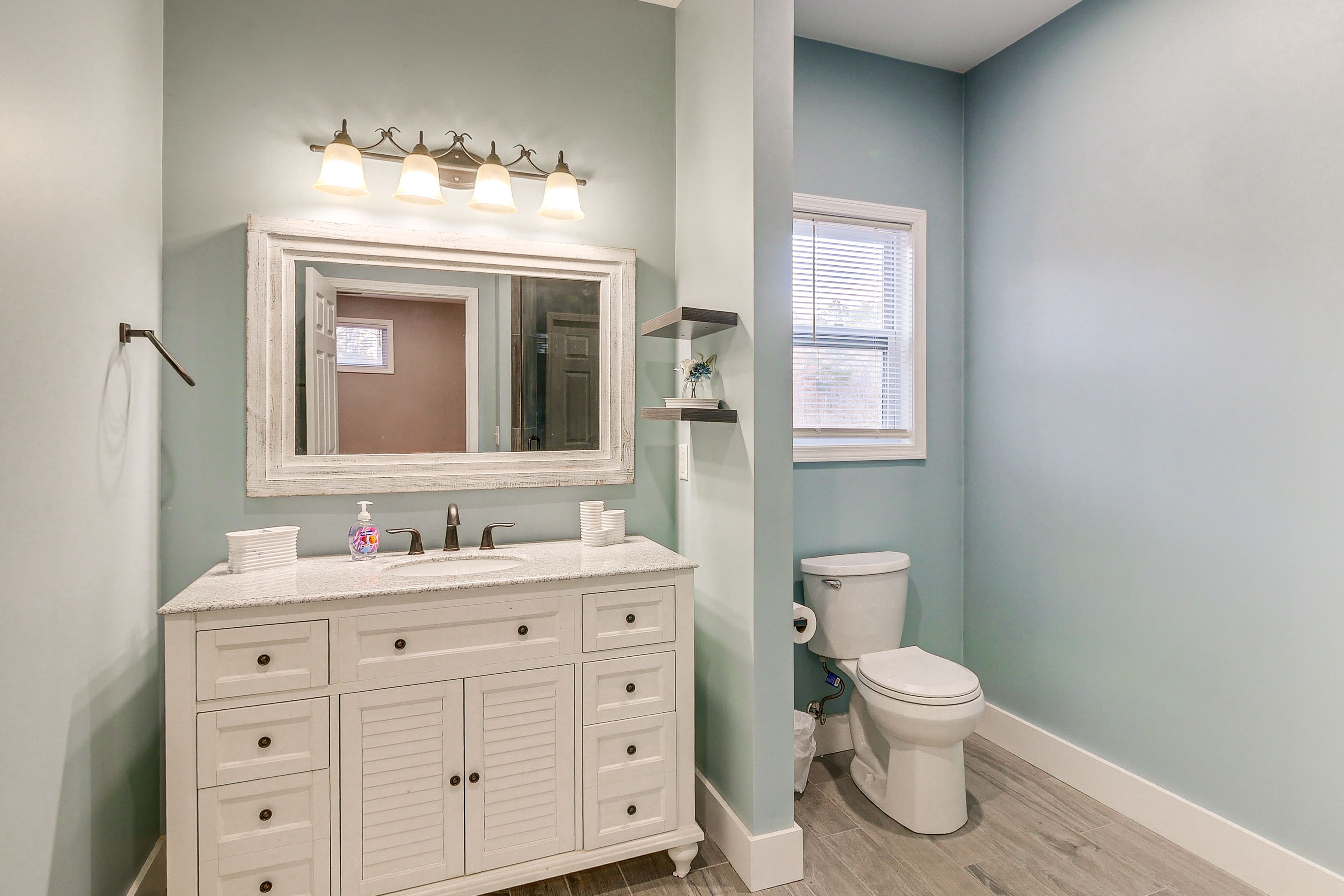 Full Bathroom | 2nd Floor